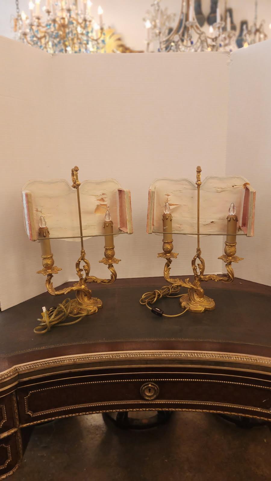 Pareja de candelabros de bronce estilo Luis XV en Bueno estado para la venta en Dallas, TX