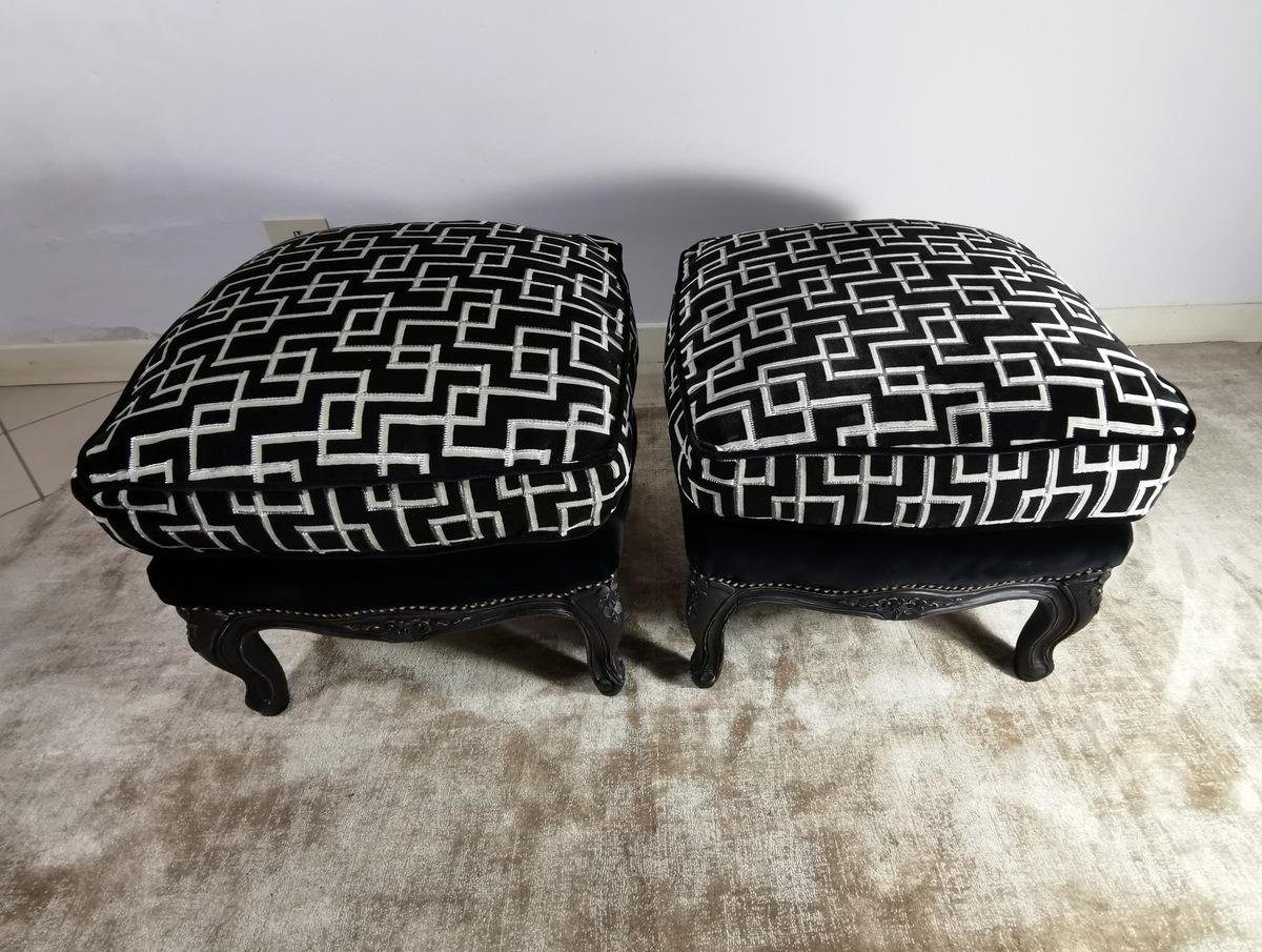 Louis XV Style Pair of French Poufs in Black Lacquered Wood In Good Condition In Prato, Tuscany