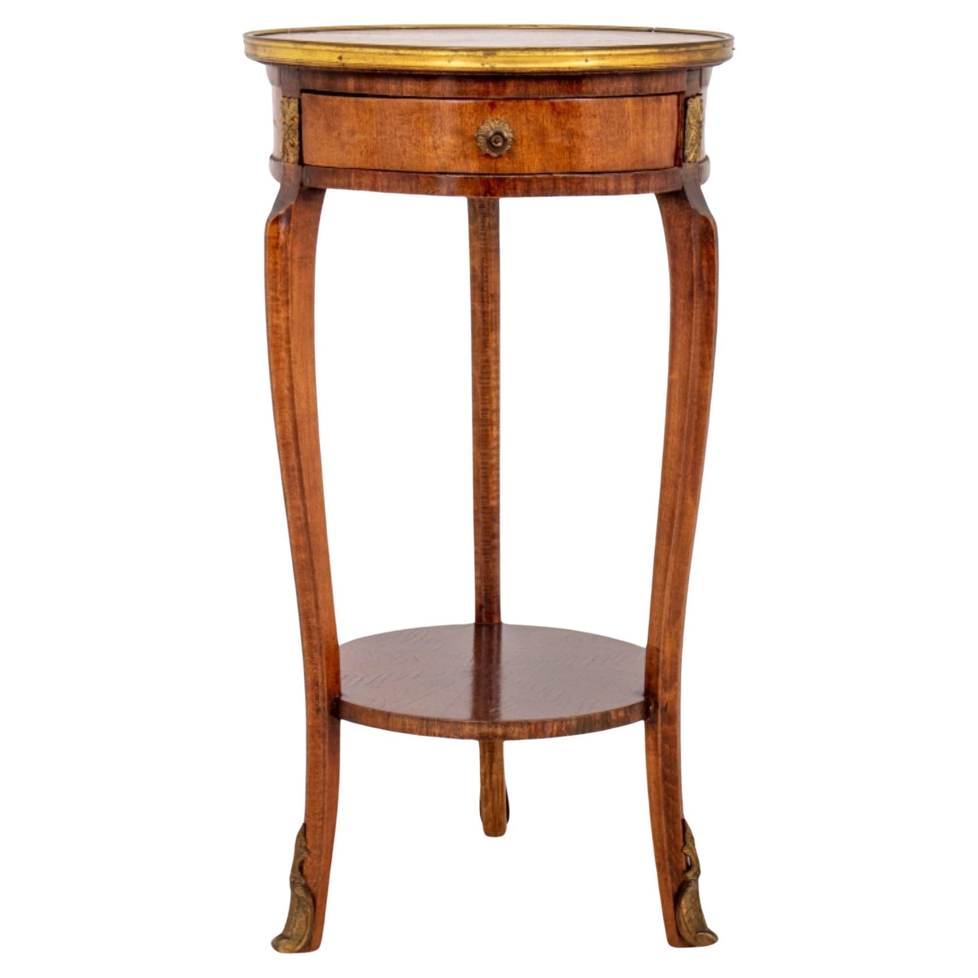 Runder Gueridon-Tisch im Stil Louis XV mit Parkett im Angebot