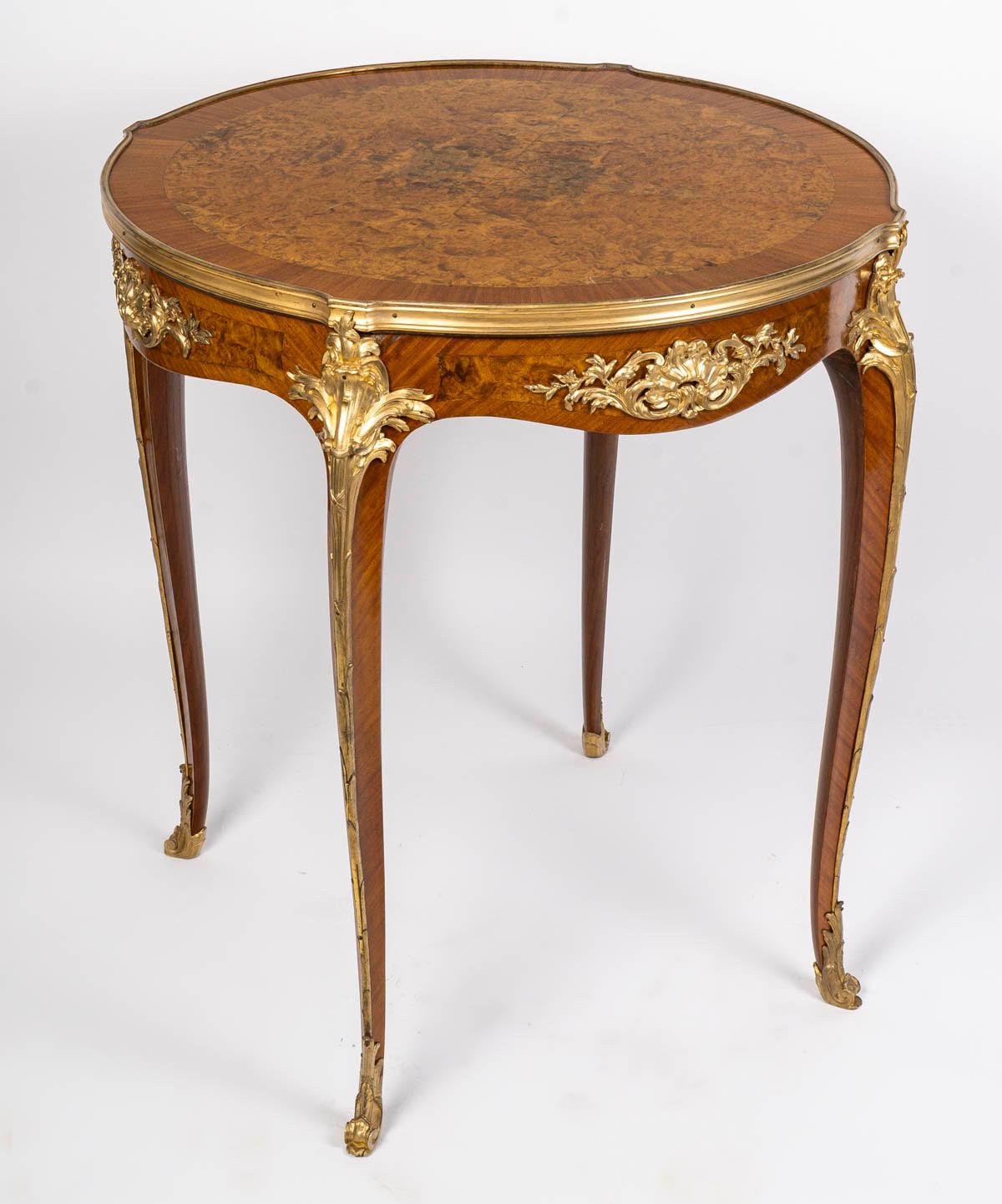 Louis XV Style Pedestal Table in Marquetry and Gilt Bronzes, 19th Century. For Sale 1