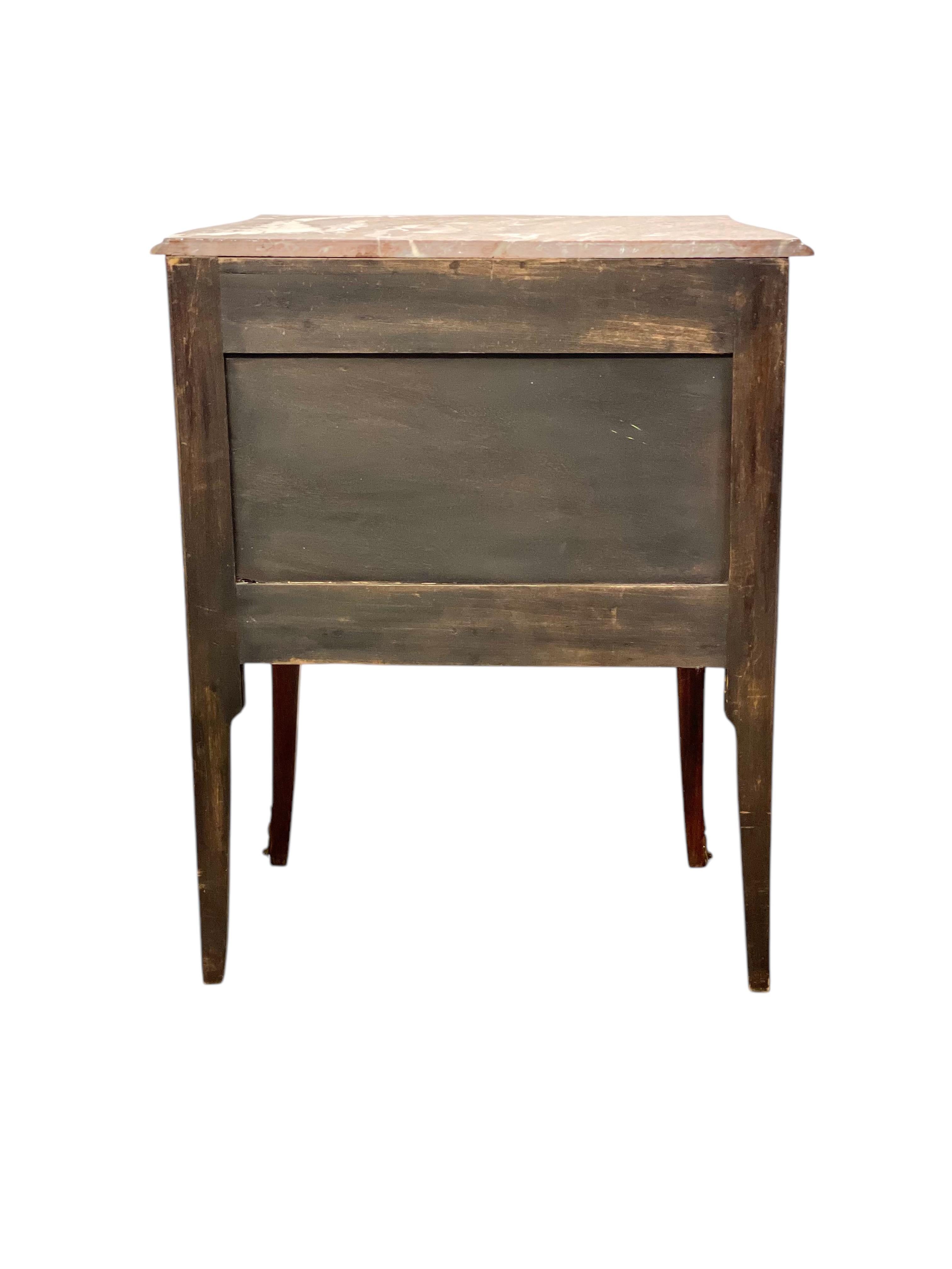 Commode Petite Marquetry in stile Luigi XV del XIX secolo in vendita 8