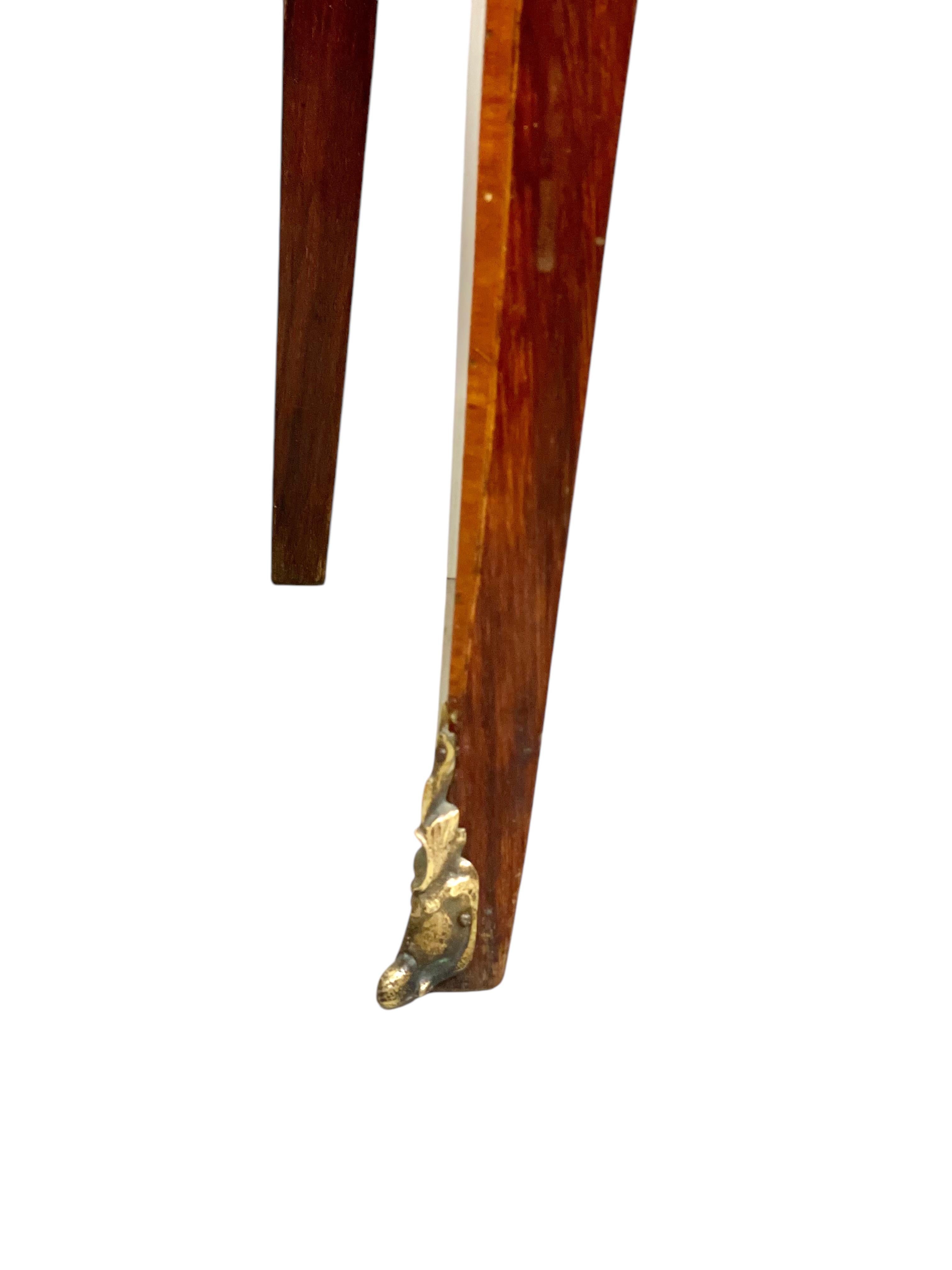 Legno di alberi da frutto Commode Petite Marquetry in stile Luigi XV del XIX secolo in vendita
