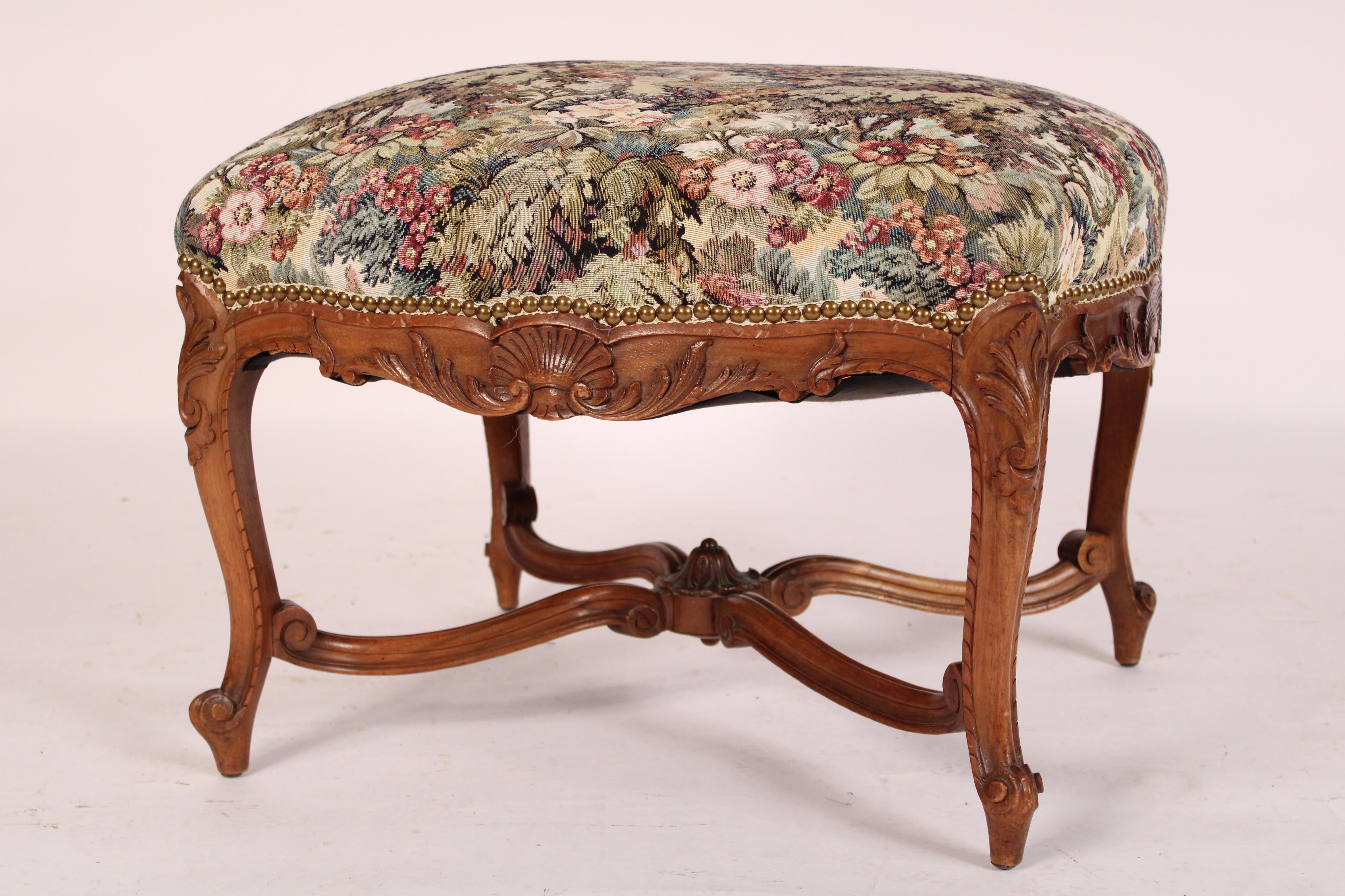 Louis XV Style Provincial Walnut Bench In Good Condition For Sale In Laguna Beach, CA