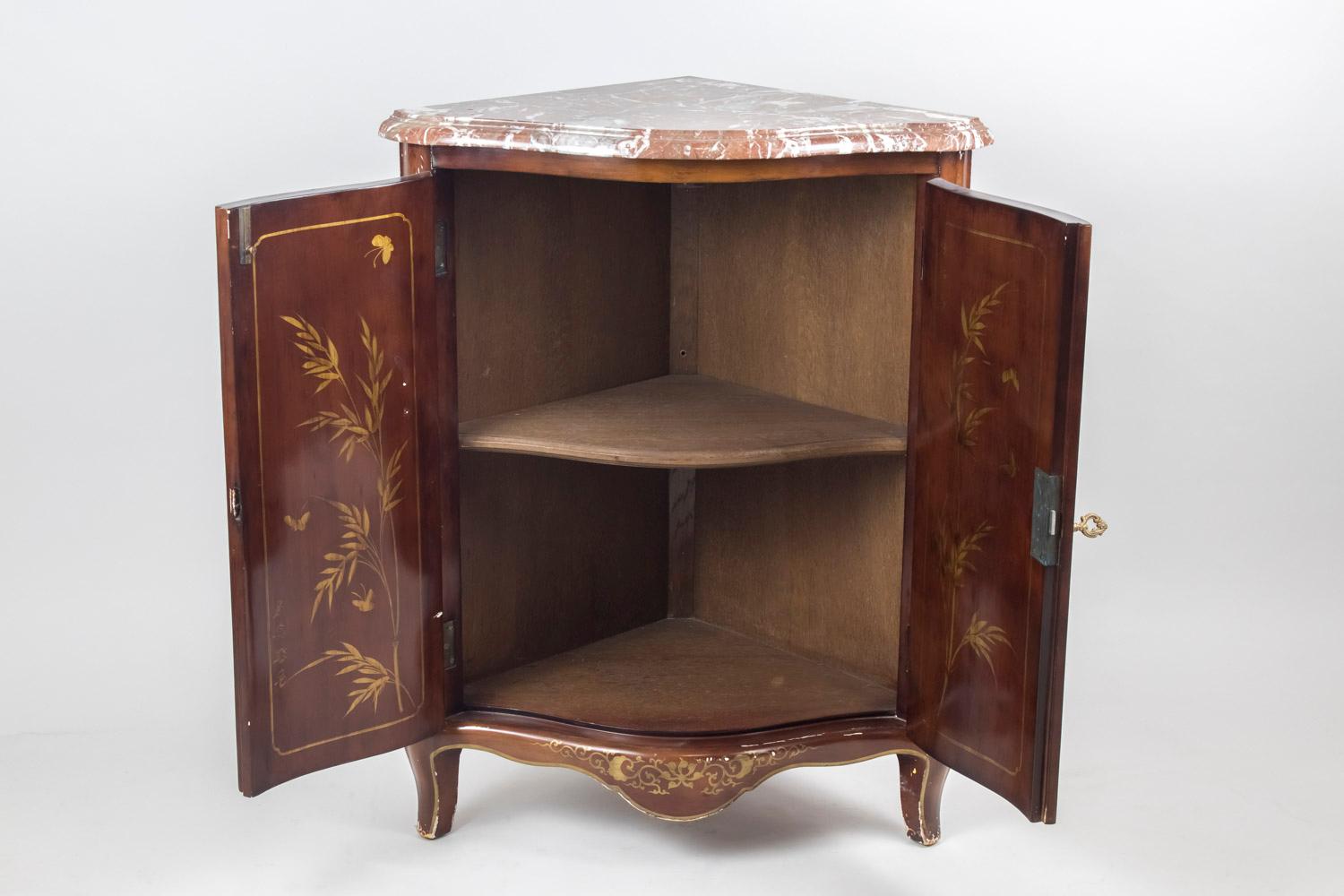Louis XV Style Red Lacquered Corner Cabinet with Chinese Decor, 20th Century 2