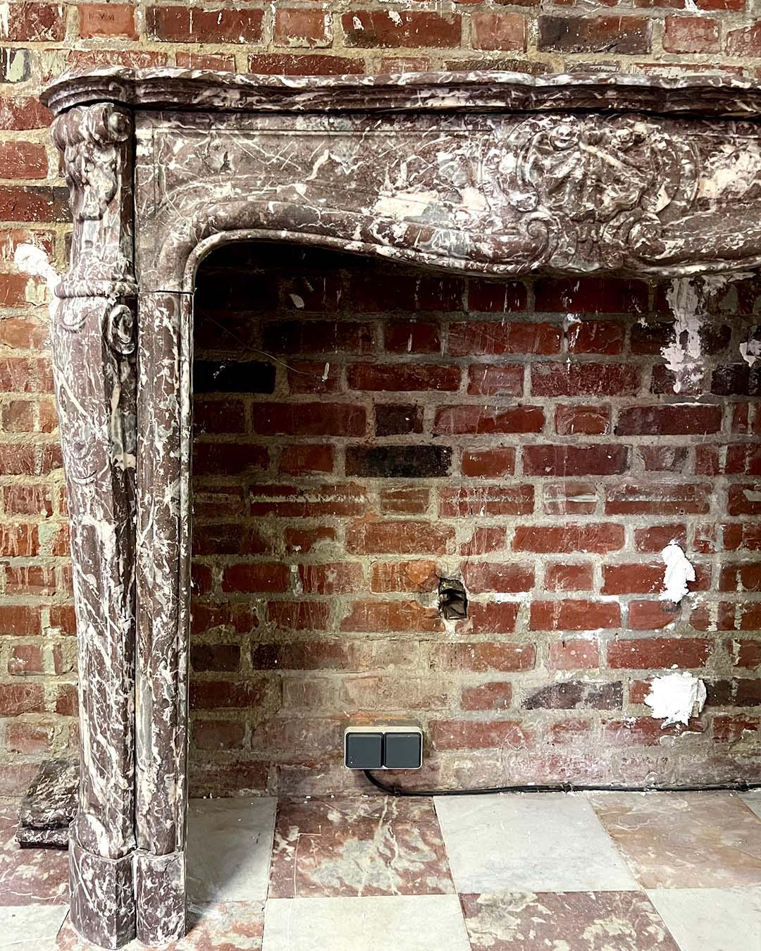 Louis XV Style Red Marble Fireplace with Shell Motif, circa 19th Century For Sale 7