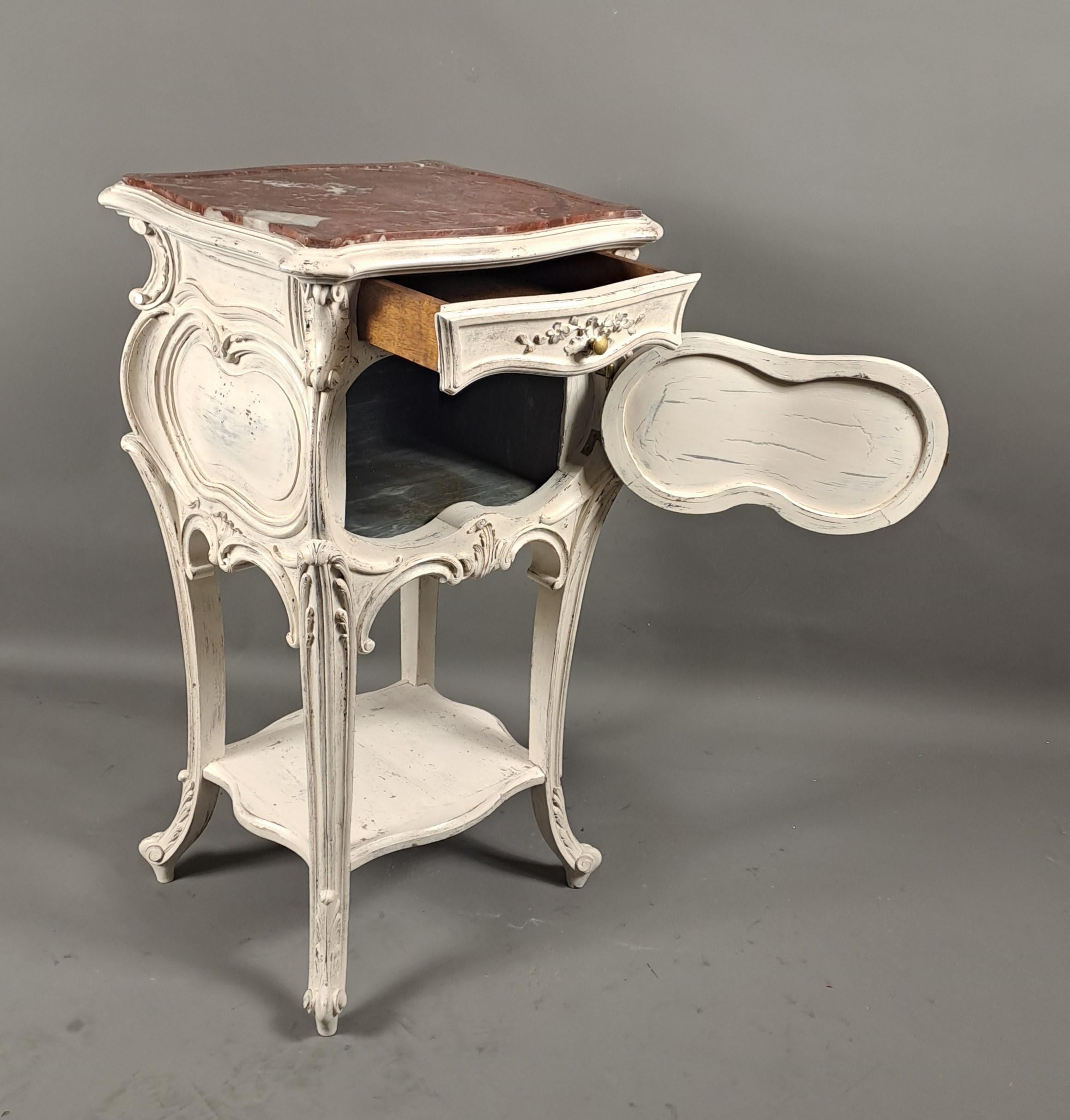 Louis XV Style Rocaille Side Table In Carved And Patinated Walnut For Sale 5
