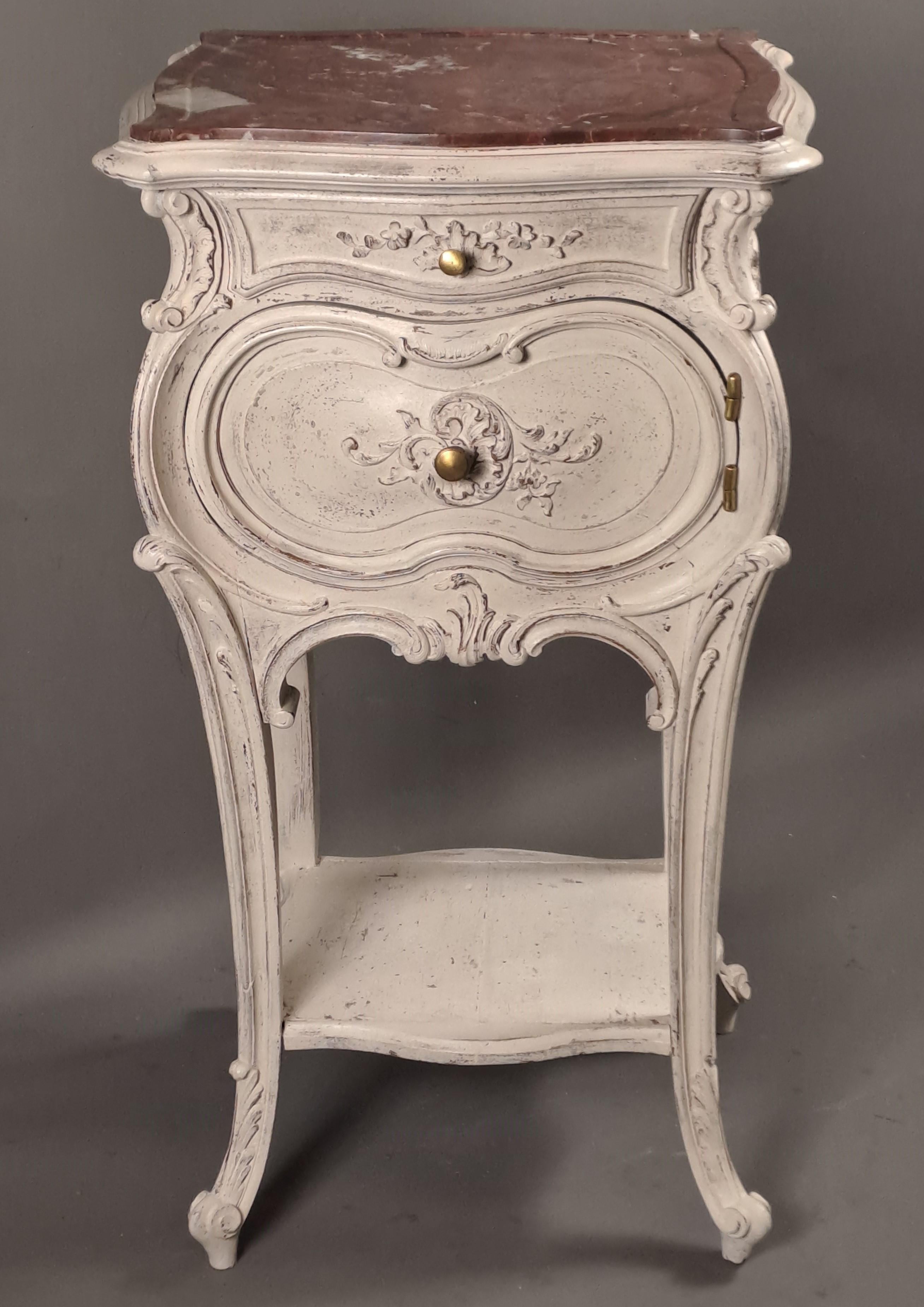 19th Century Louis XV Style Rocaille Side Table In Carved And Patinated Walnut For Sale