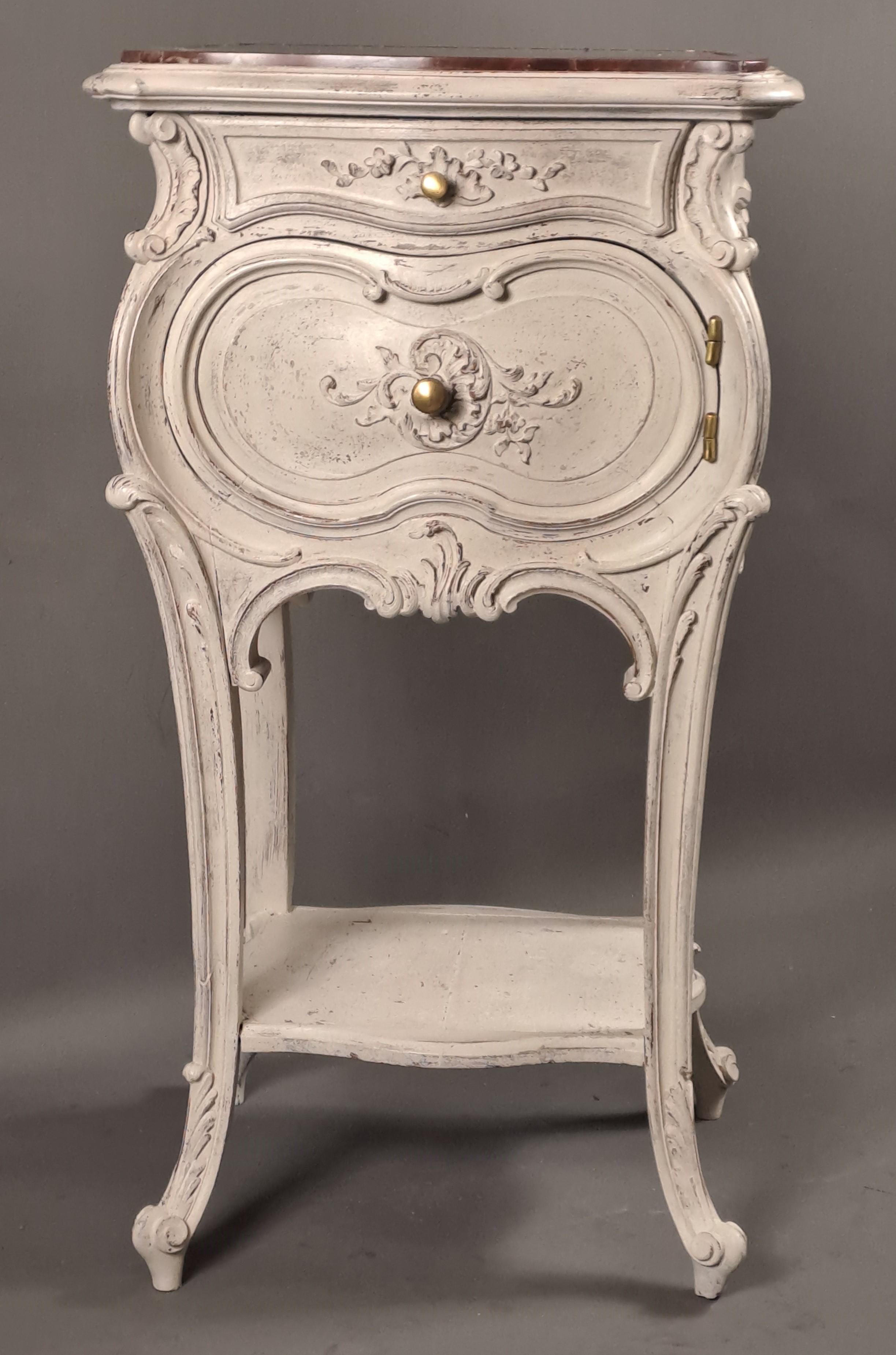 Louis XV Style Rocaille Side Table In Carved And Patinated Walnut For Sale 1