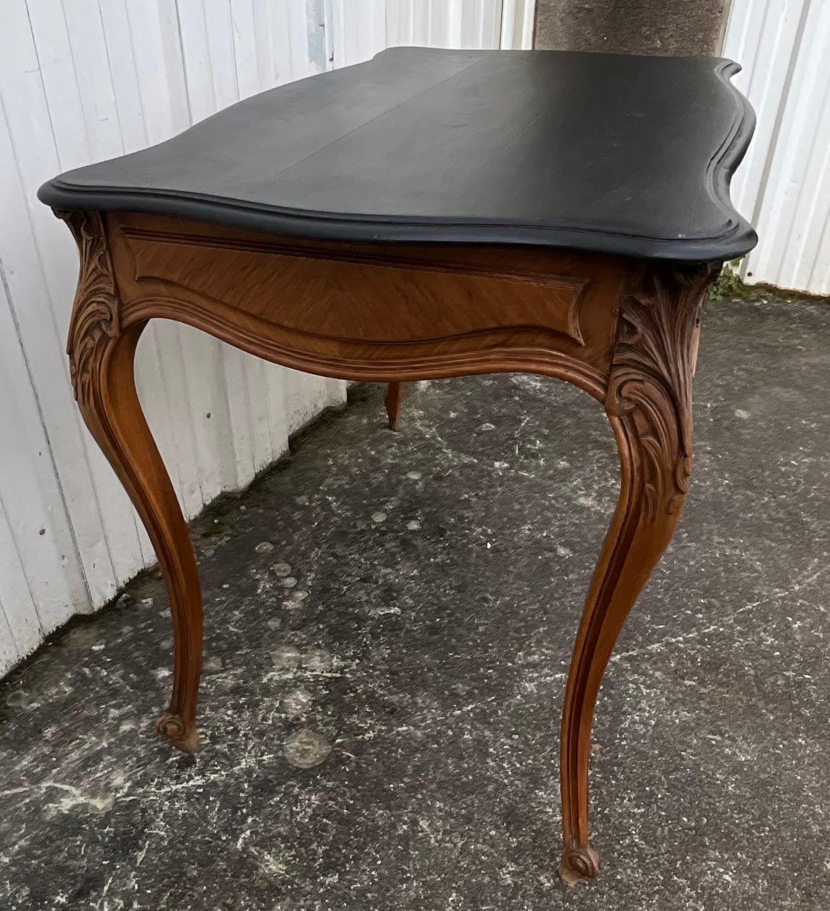 French Louis XV Style Rocaille Side Table In Walnut For Sale