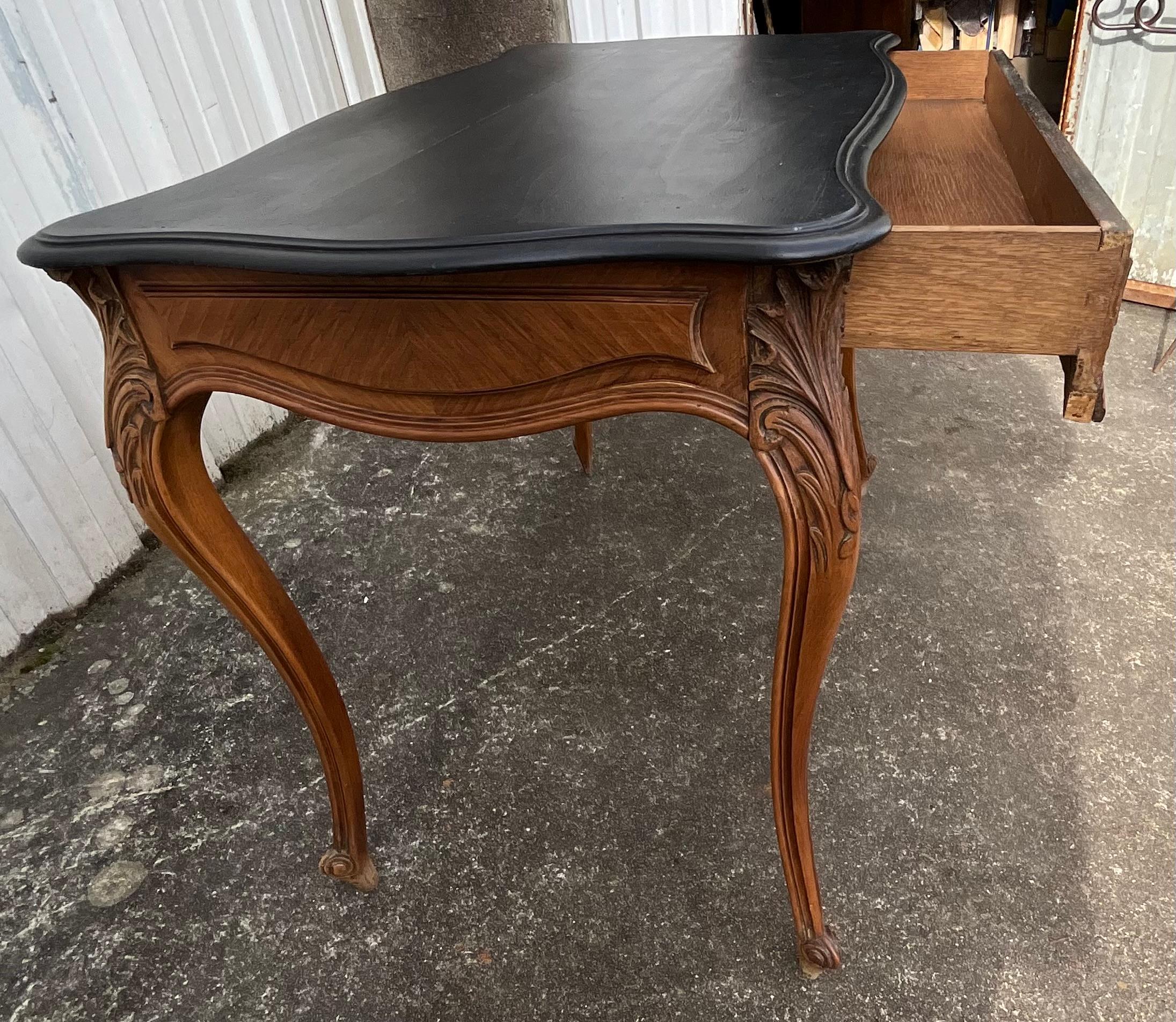Louis XV Style Rocaille Side Table In Walnut For Sale 3