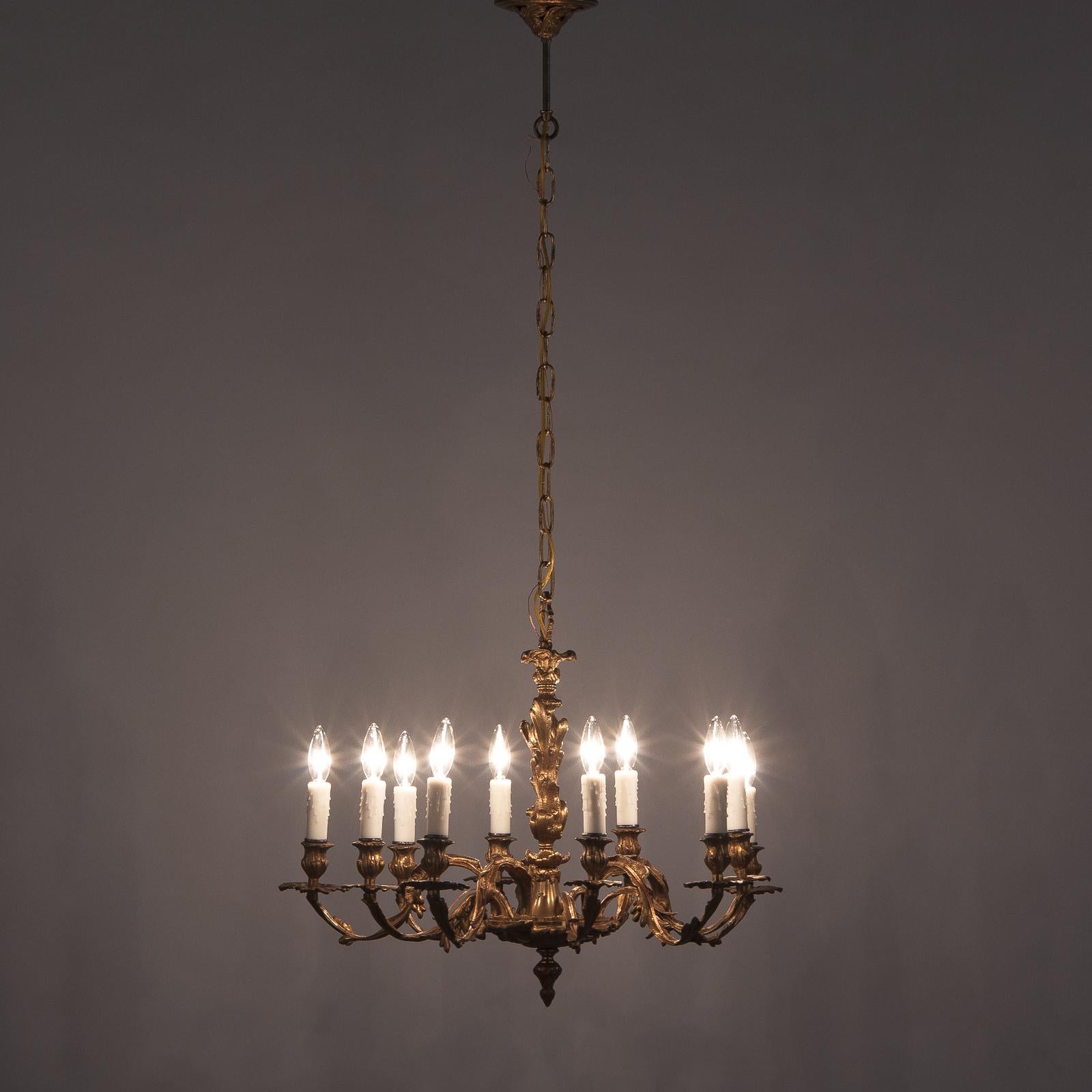 Rokoko-Kronleuchter im Louis XV-Stil mit 10 Lichtern aus Bronze:: Ende 1800 10