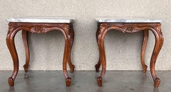 Ensemble de deux tables basses de style Louis XV avec plateau en marbre