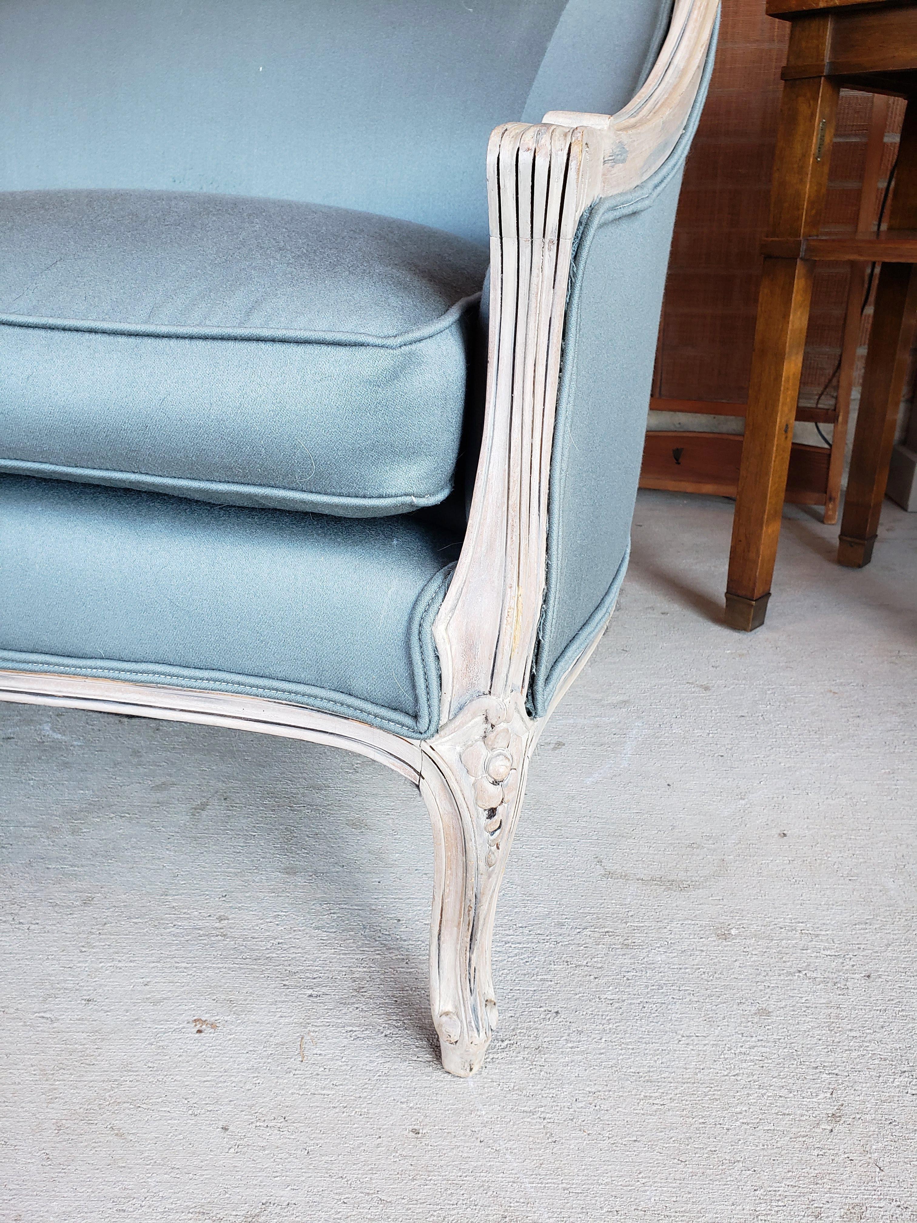 Louis XV Style Settee in Blue Gray Fabric In Good Condition In Buchanan, NY