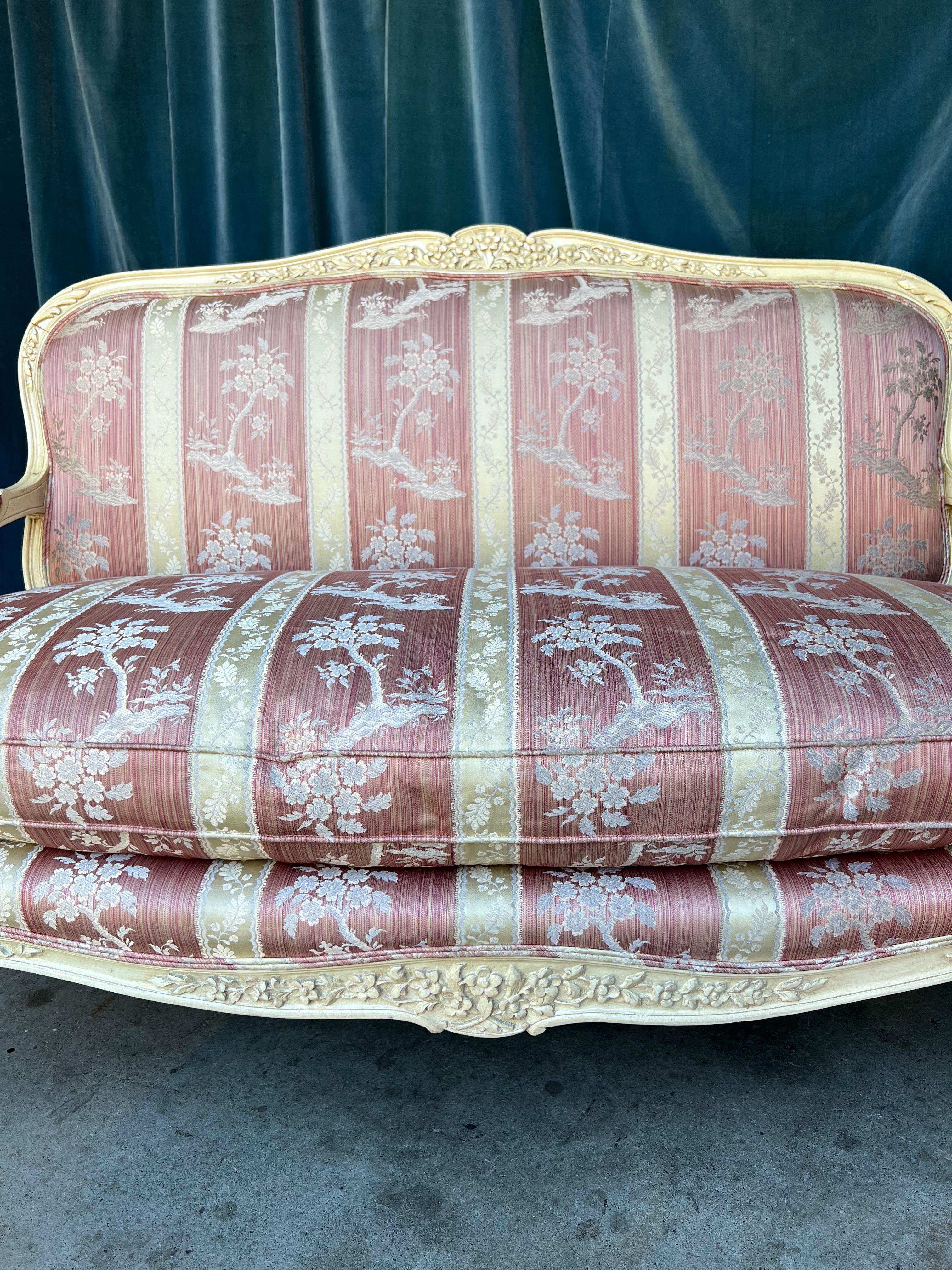 Louis XV-Sofa mit lackierter Oberfläche im Angebot 3
