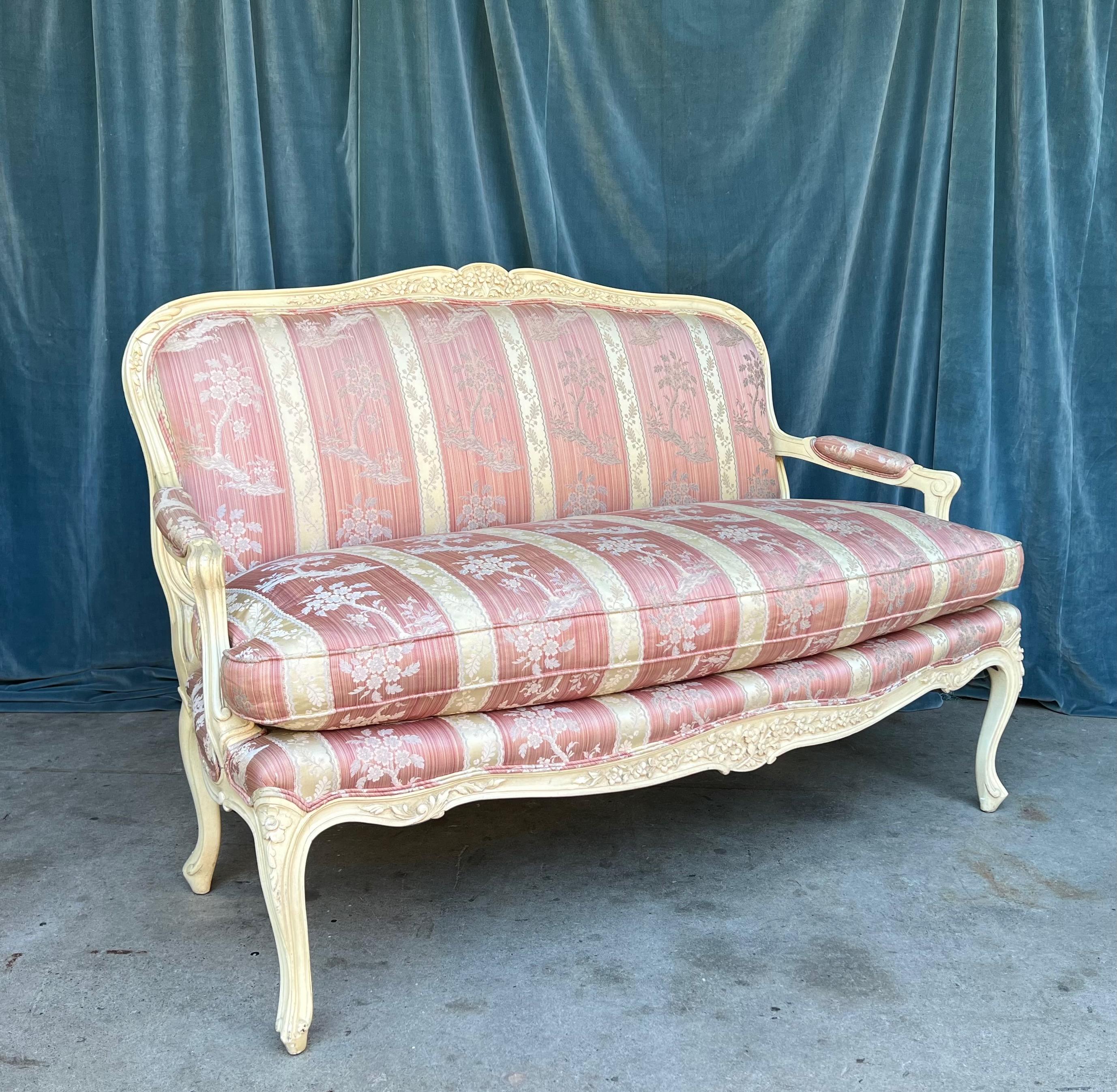 Louis XV-Sofa mit lackierter Oberfläche (Louis XV.) im Angebot