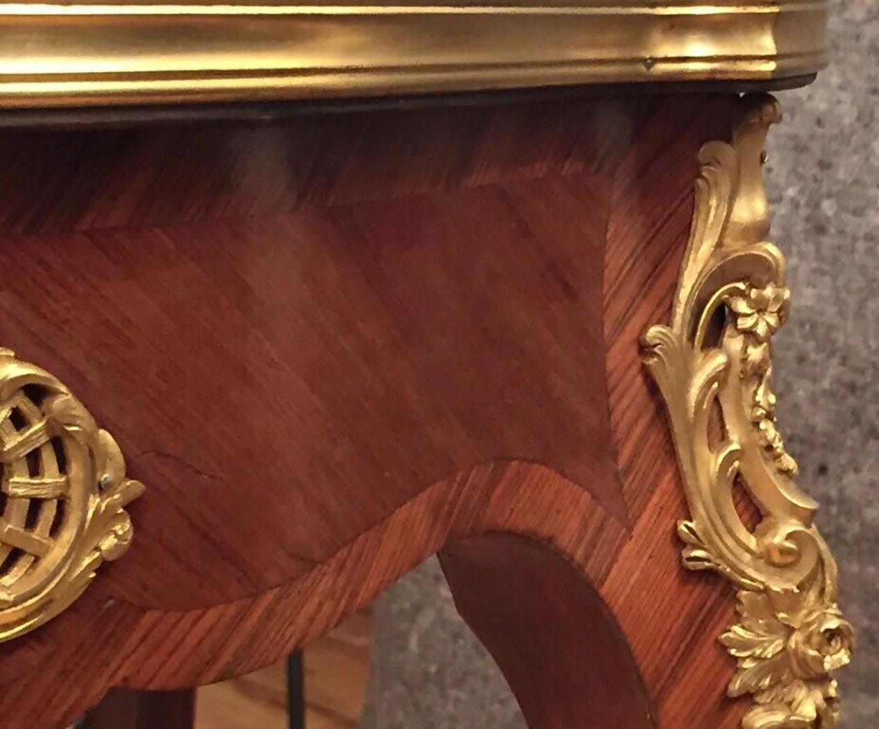 Table d'appoint style Louis XV Gueridon Bronzes Kingwood A Linke Beurdeley Quality en vente 2