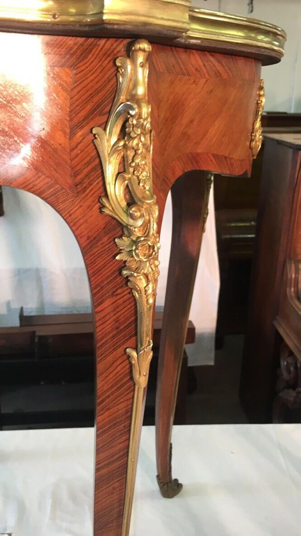 Dorato Tavolino stile Luigi XV Gueridon Bronzi Kingwood A Link Beurdeley Qualità