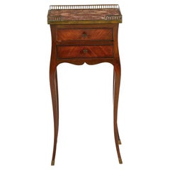 Tavolino in stile Luigi XV con piano in marmo modellato Rouge, XIX secolo