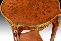 Tavolino in stile Luigi XV con bronzo e intarsio, XX secolo