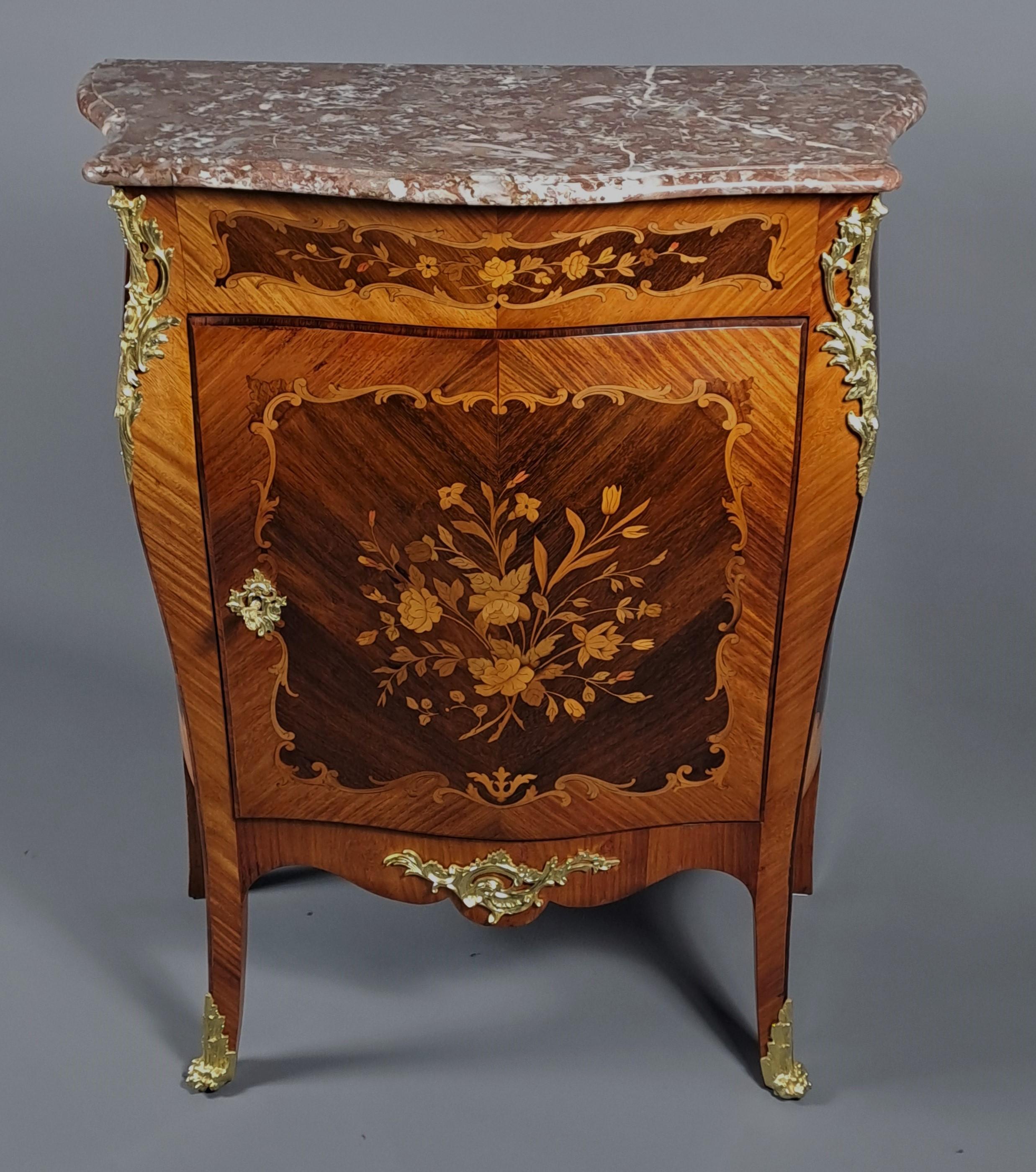 Credenza in stile Luigi XV con intarsio e bronzo dorato in vendita 4
