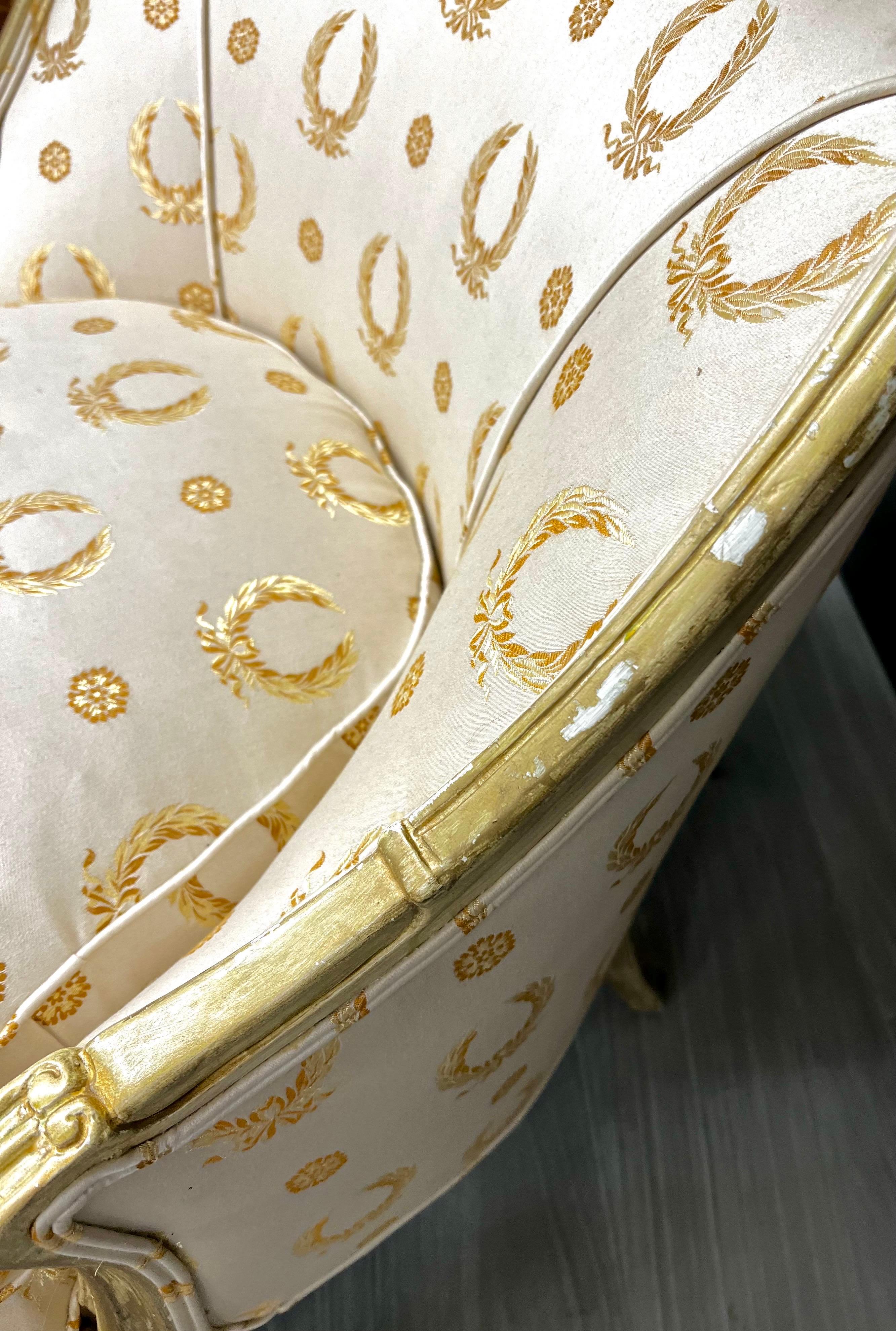 French Louis XV Style Gilt Chaise Longues Lounge Sofa Gold Silk Upholstery For Sale