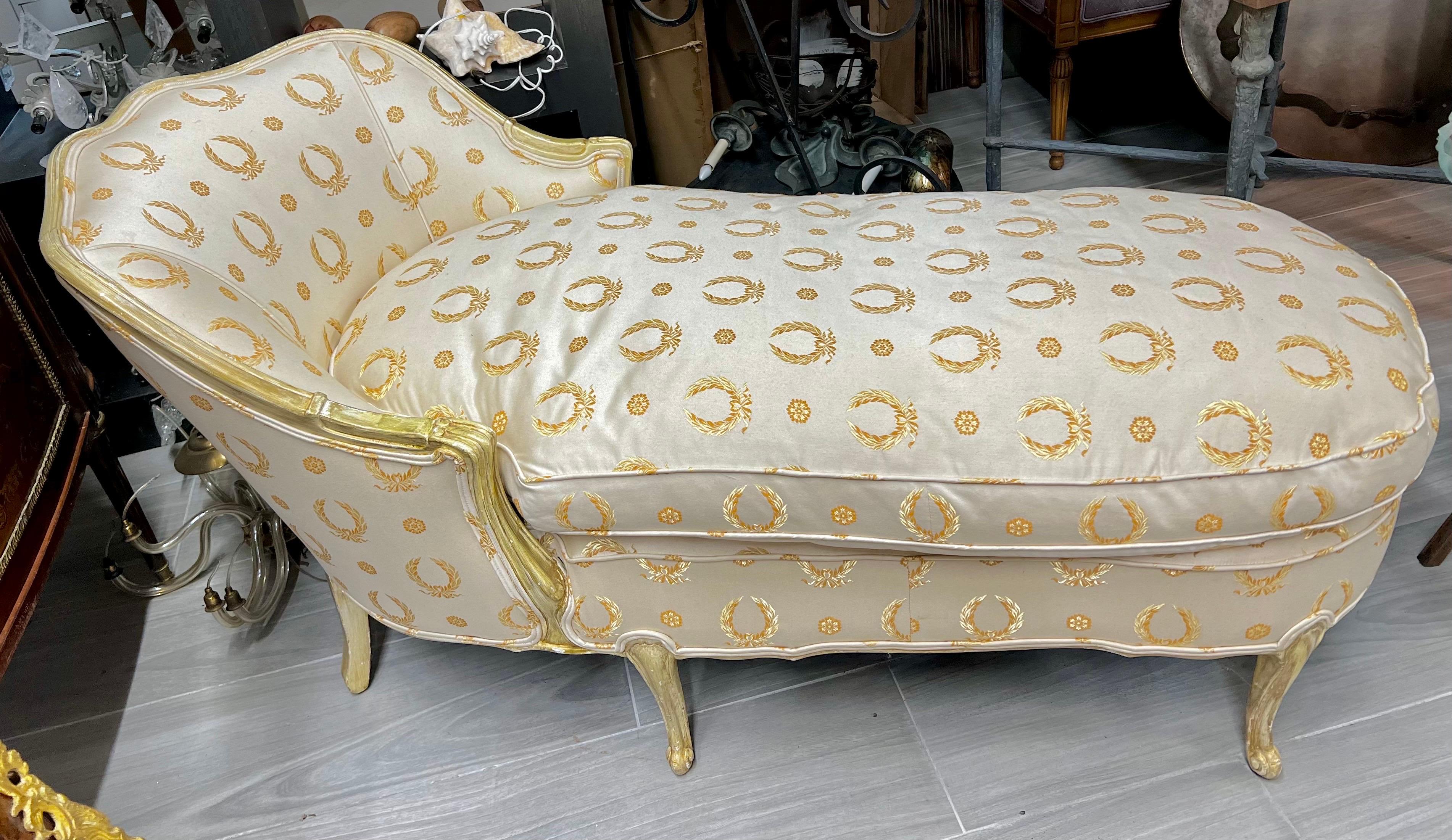 Louis XV Style Gilt Chaise Longues Lounge Sofa Gold Silk Upholstery For Sale 1