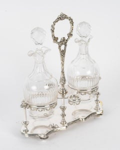 Olio e aceto in stile Luigi XV placcato in argento.