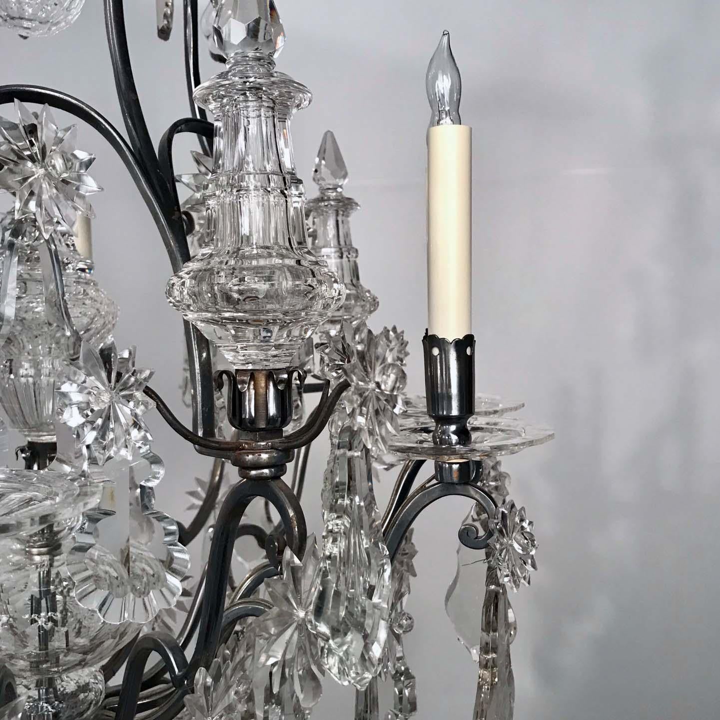 Lampadario in bronzo argentato e cristallo in stile Luigi XV in vendita 3