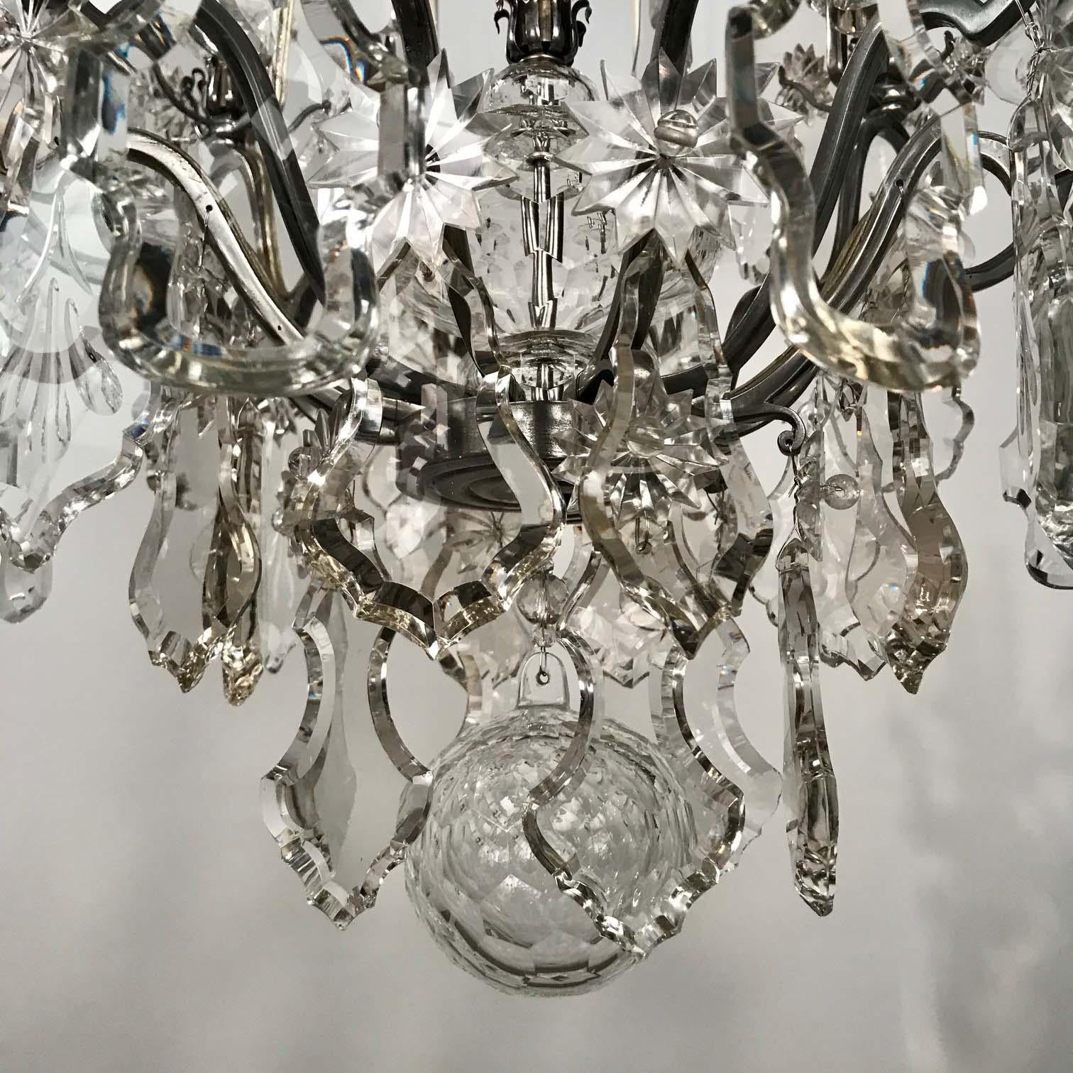 Louis XV Style Silvered Bronze and Crystal Chandelier In Good Condition For Sale In Montreal, QC