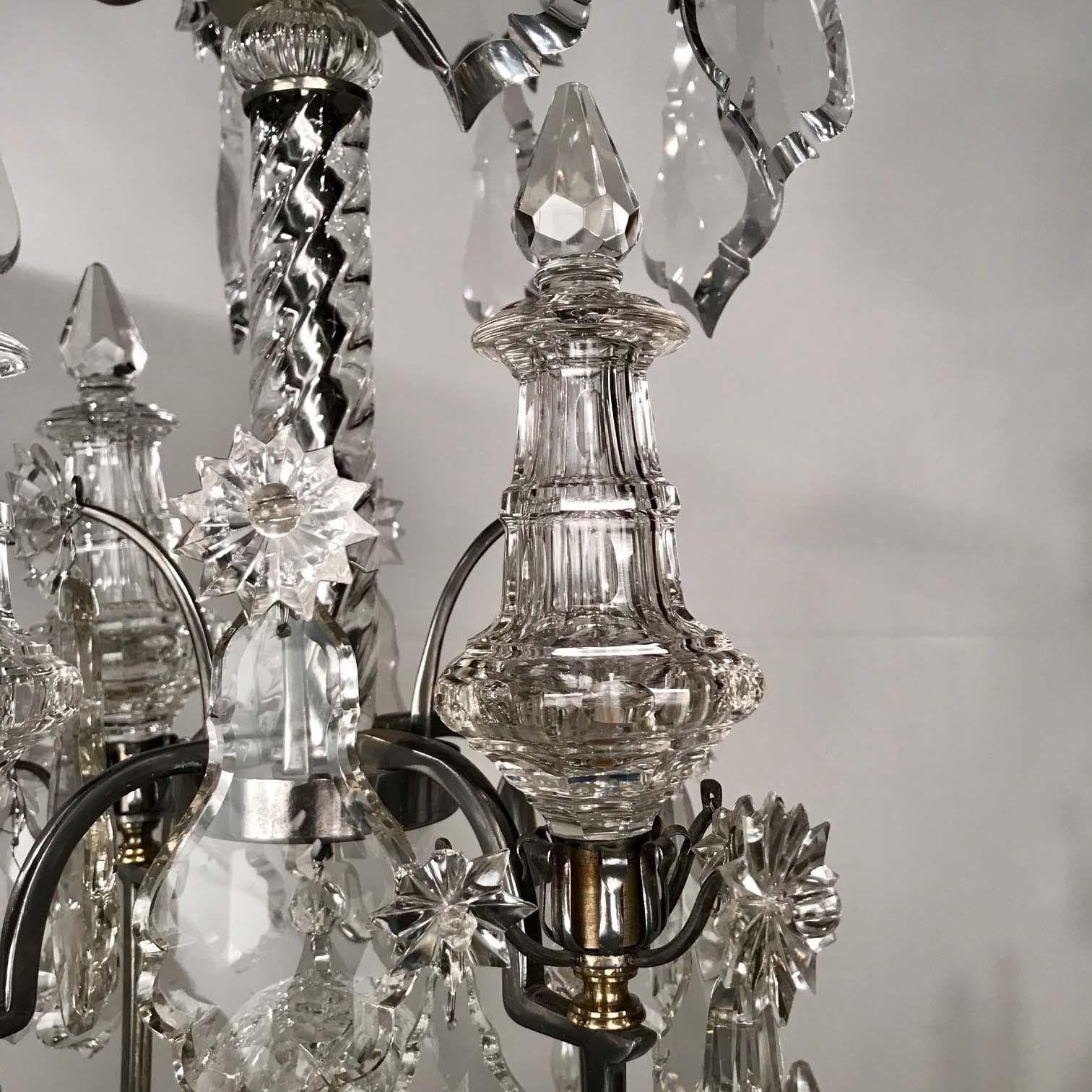 Kronleuchter aus versilberter Bronze und Kristall im Louis XV.-Stil im Angebot 3