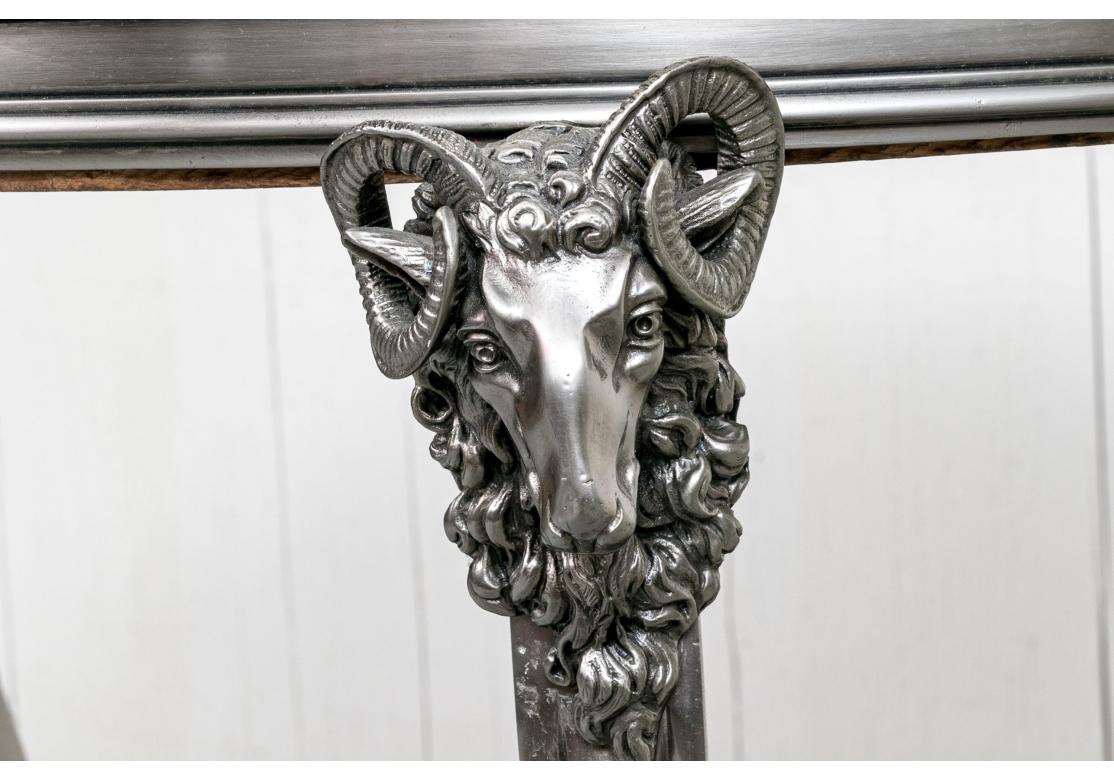 Table d'appoint de style Louis XV en bronze argenté et marbre noir de Belgique Gueridon en vente 1