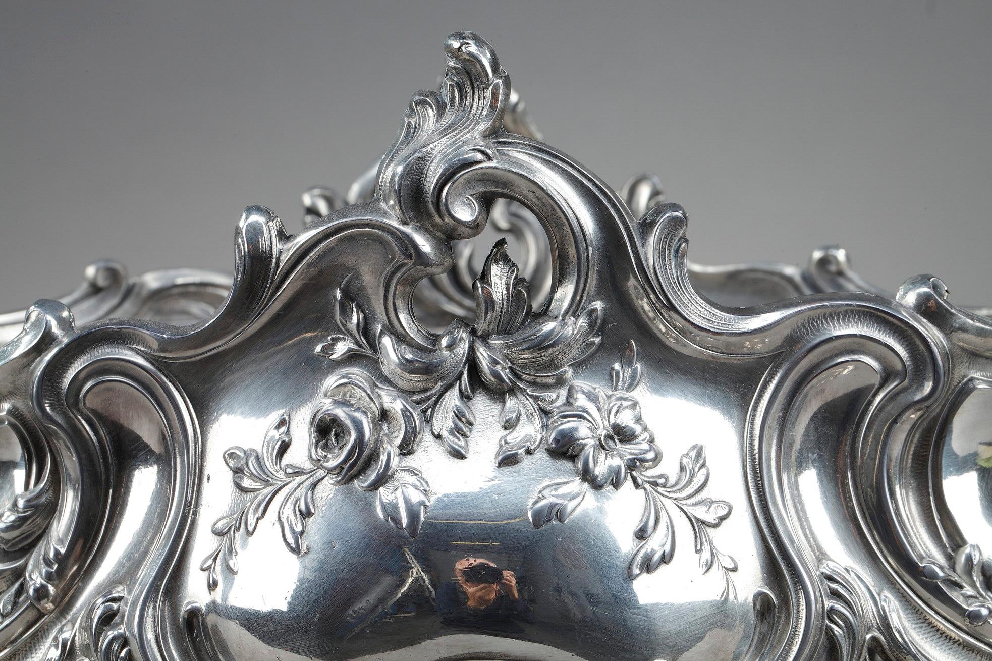 Centre de table de style Louis XV en bronze argenté, période Napoléon III en vente 1