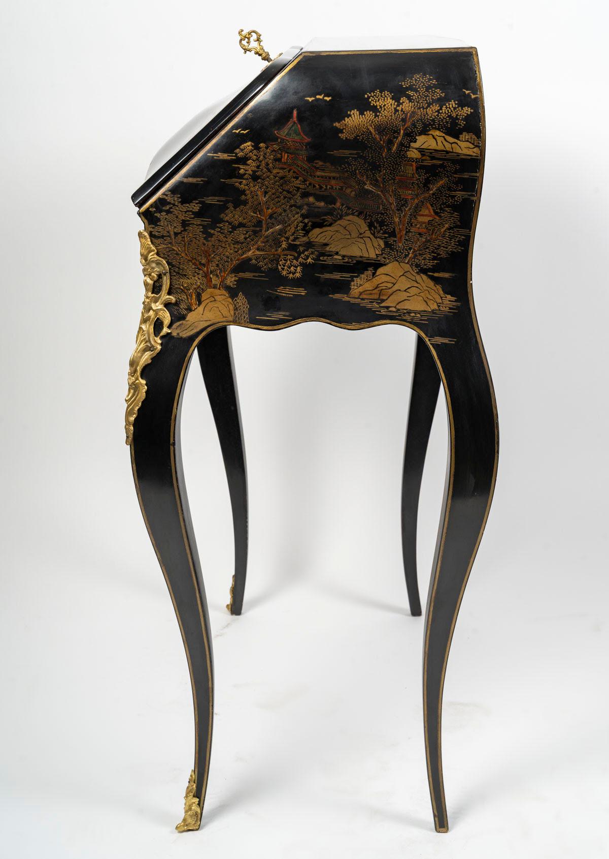 Louis XV Style Sloping Desk in Lacquer and Gilt Bronze. For Sale 5