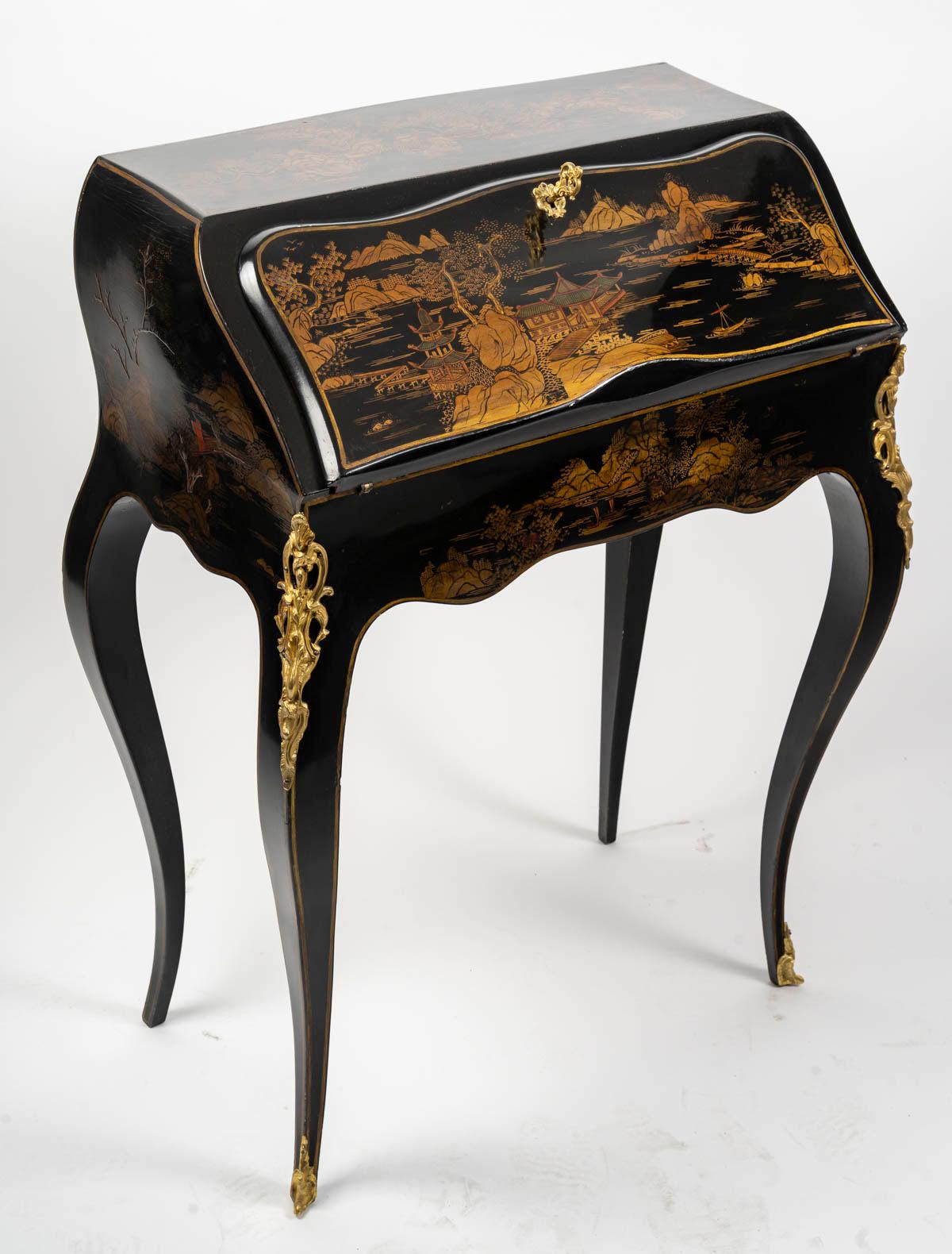 Louis XV Style Sloping Desk in Lacquer and Gilt Bronze. For Sale 2