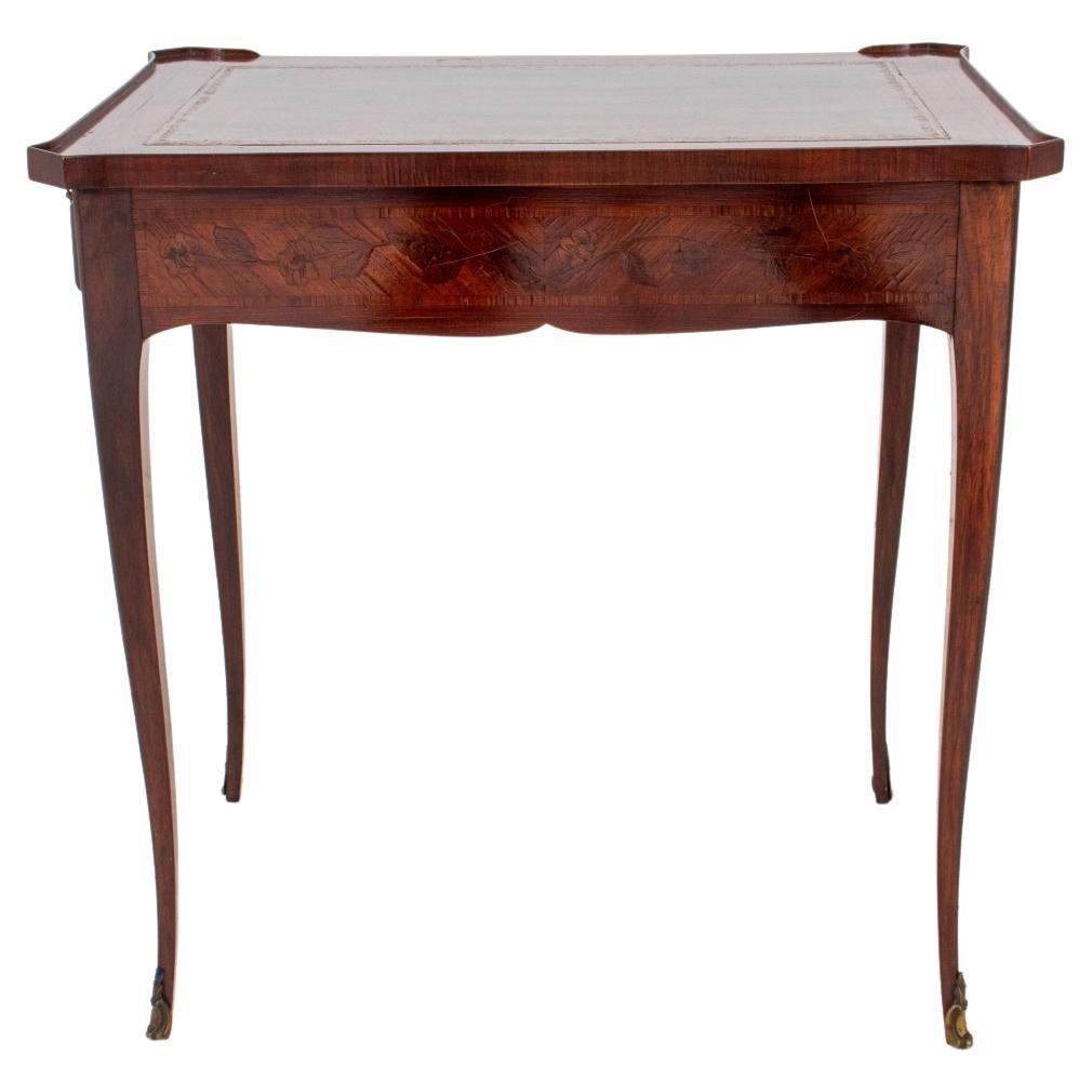 Petite table à écrire de style Louis XV, C.C. en vente
