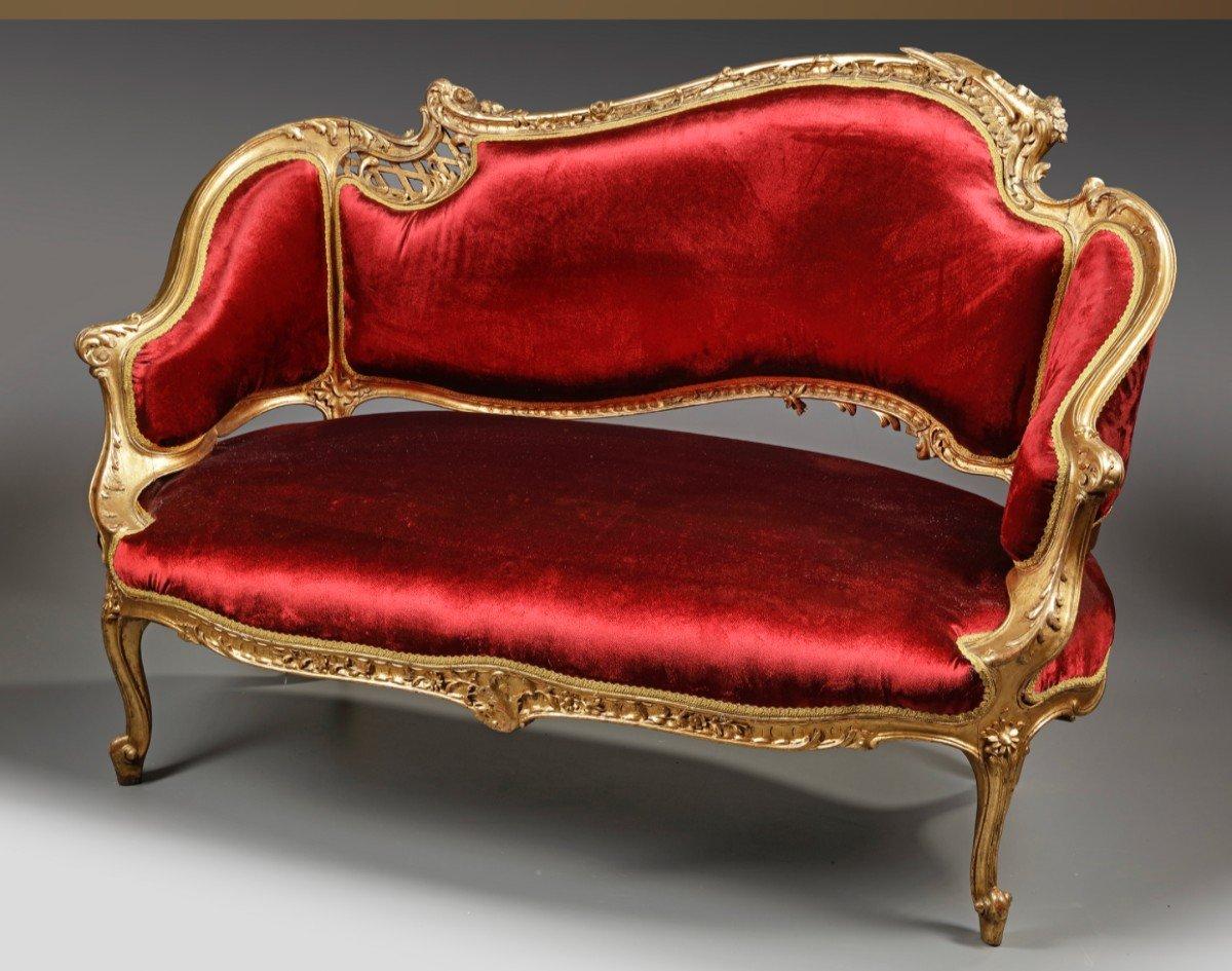 Louis XV style sofa with red velvet and gilded wood
Napoleon III period
carved wood and gilded with gold leaf
in very good condition
Measures: Width : 124 cm
Height : 89 cm
Depth : 46 cm.