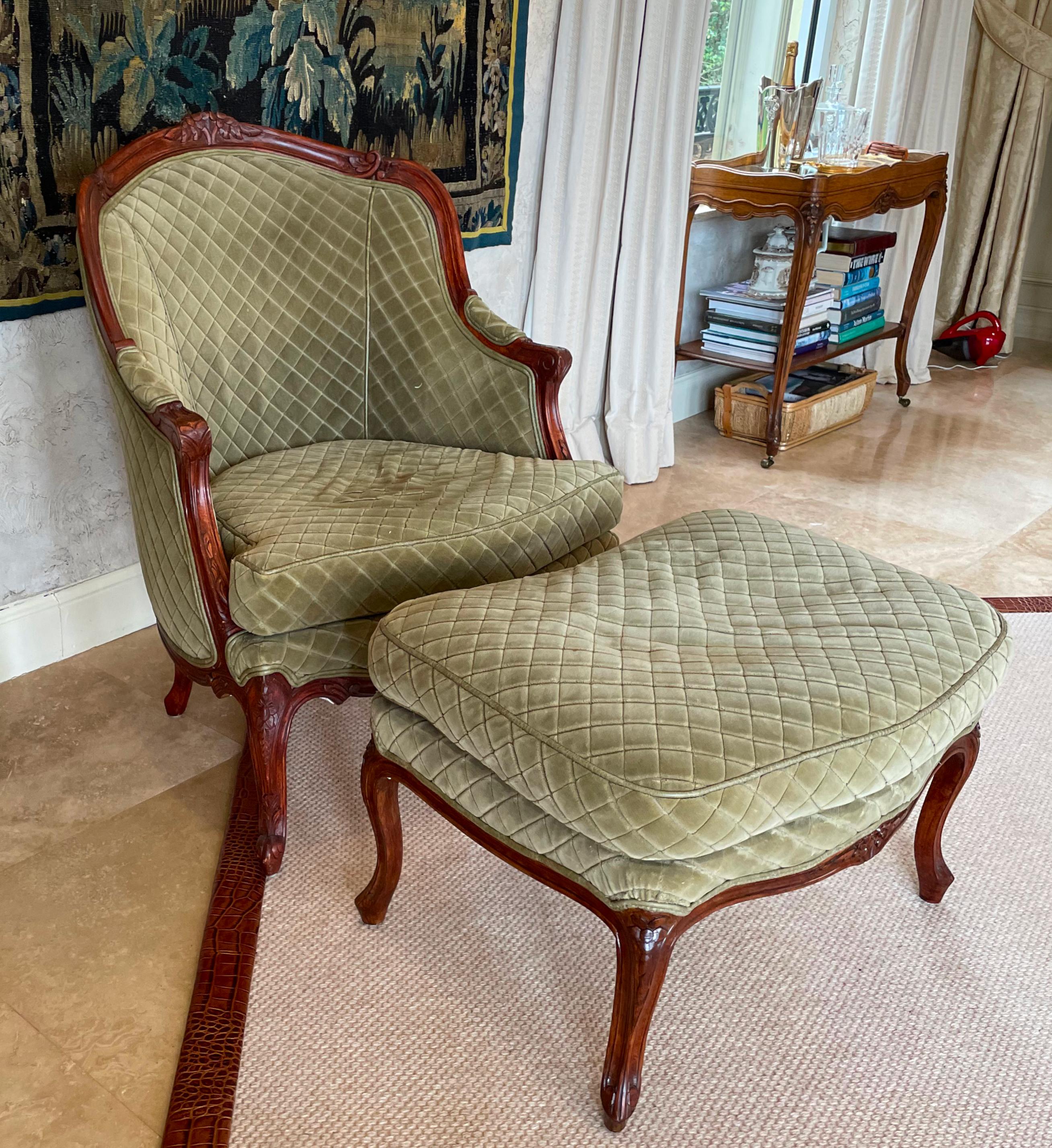  Louis XV Style Stained Wood Duchesse Brisse.  Lovely  vintagechair and ottoman. For Sale 3