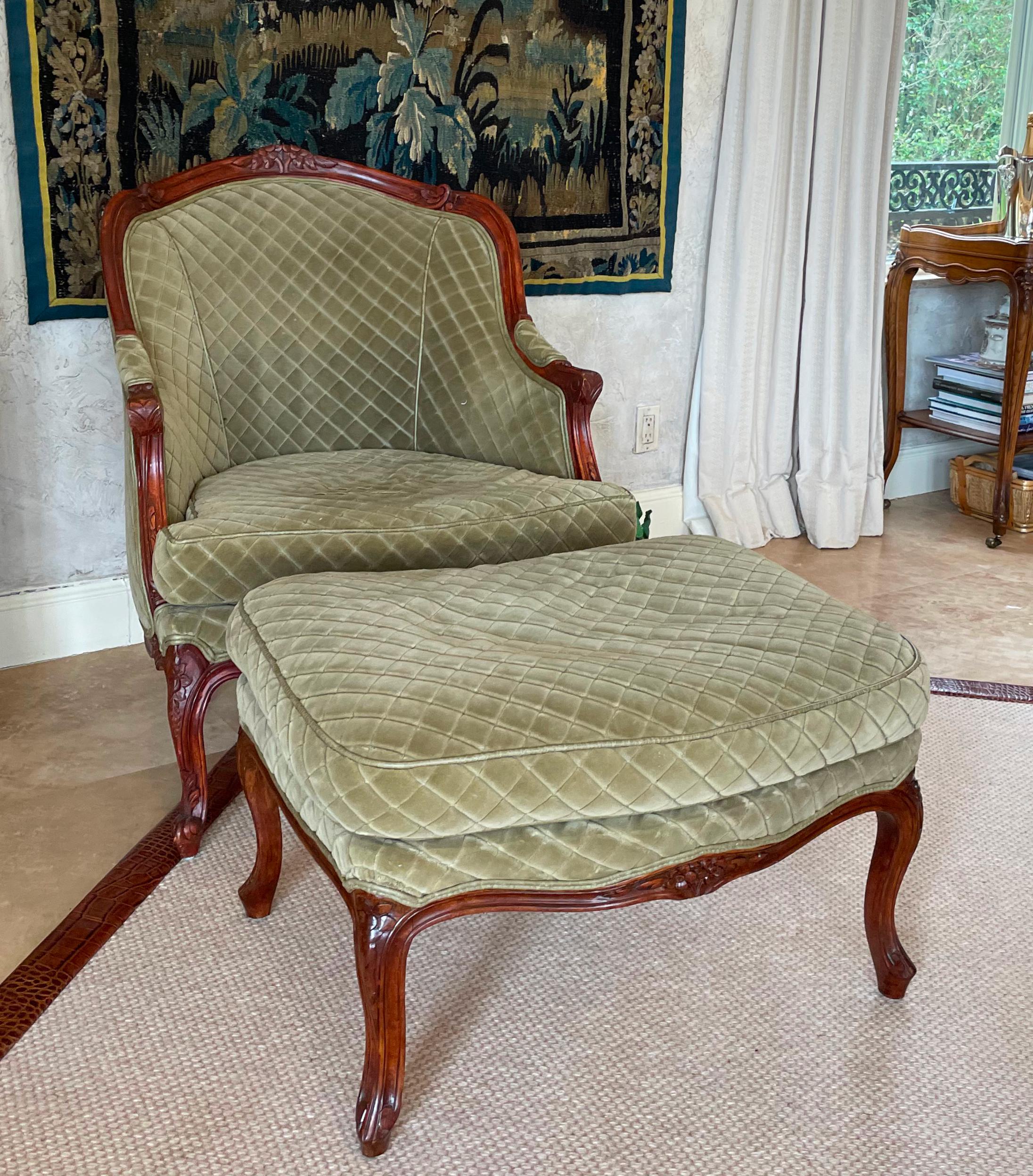 Louis XV Style Stained Wood Duchesse Brisse.  Lovely  vintagechair and ottoman. For Sale 4