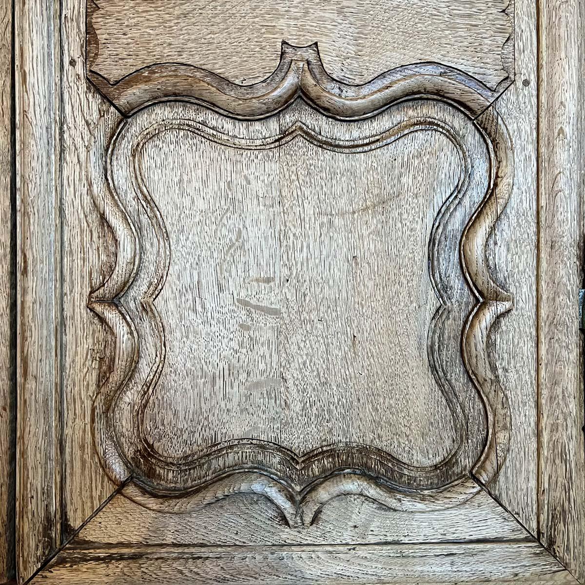 Armadietto angolare in stile Luigi XV scrostato di Oak In condizioni buone in vendita a TOURCOING, FR