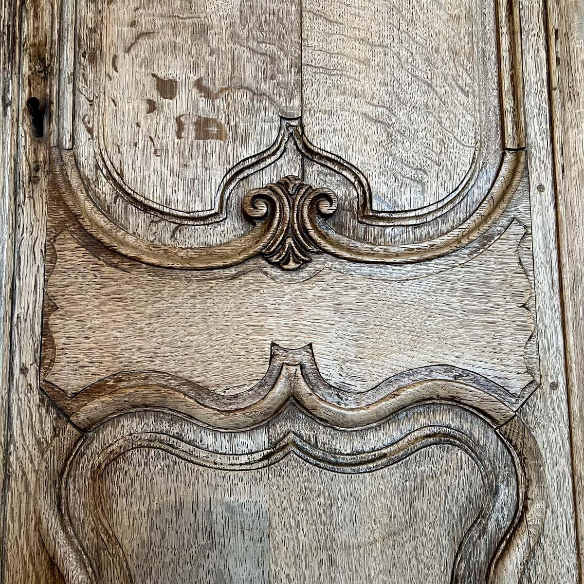 Fine XVIII secolo Armadietto angolare in stile Luigi XV scrostato di Oak in vendita