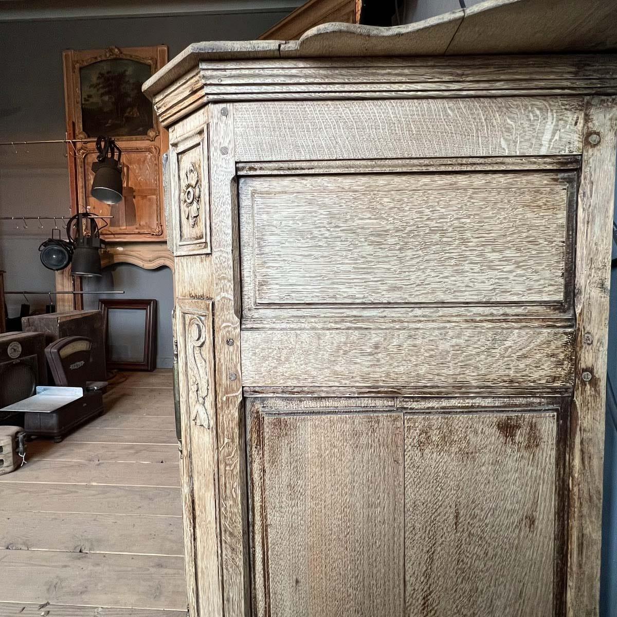 Louis XV style stripped oak Liège sideboard For Sale 4