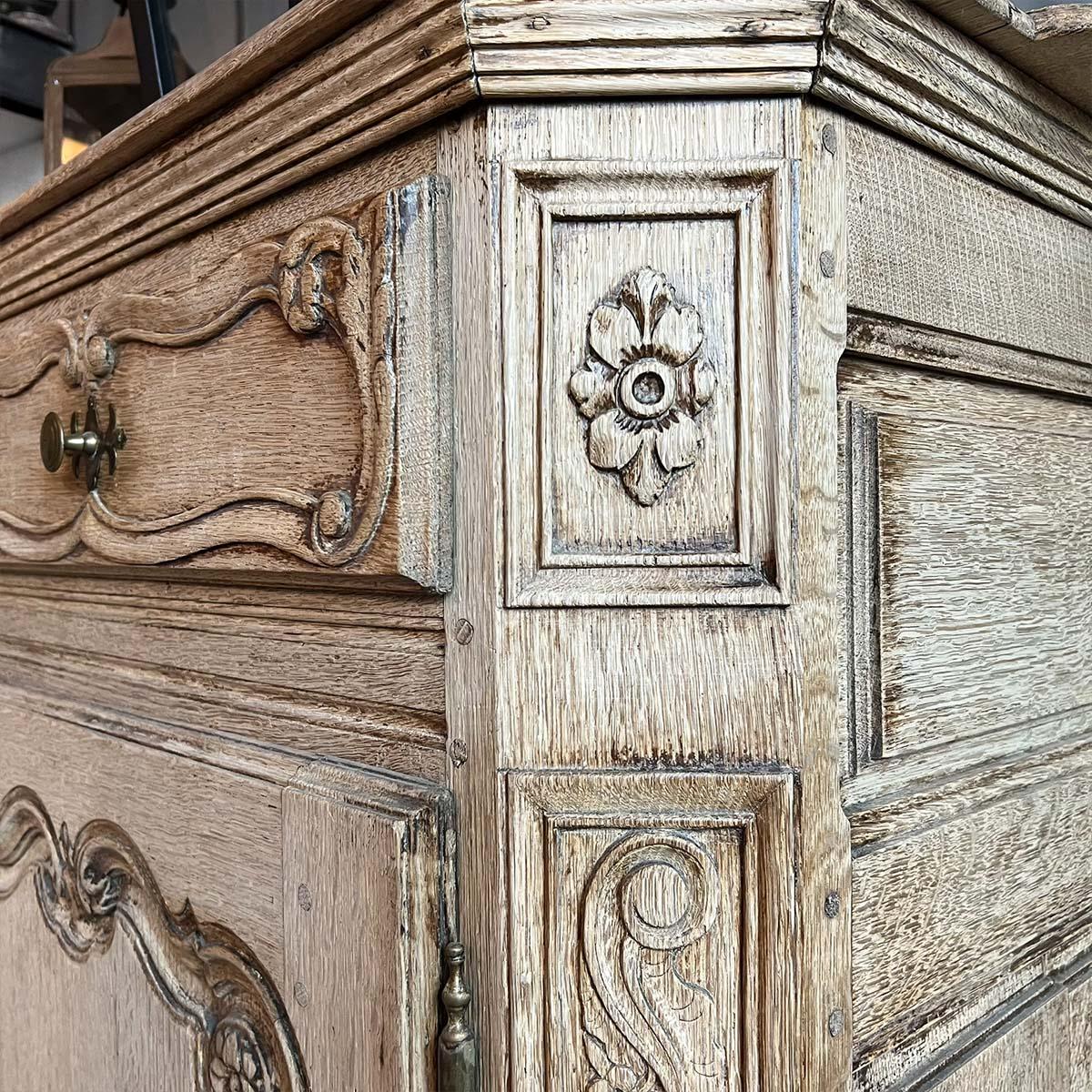 Oak Louis XV style stripped oak Liège sideboard For Sale