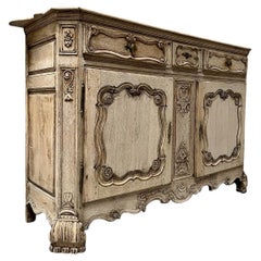 Buffet liégeois en chêne strié de style Louis XV