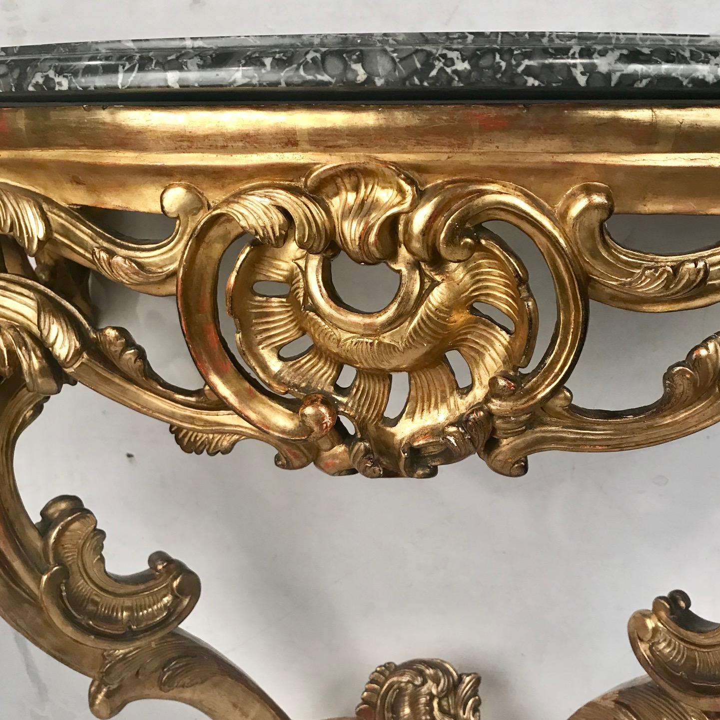 Doré Table et console de style Louis XV avec plateau en marbre en vente