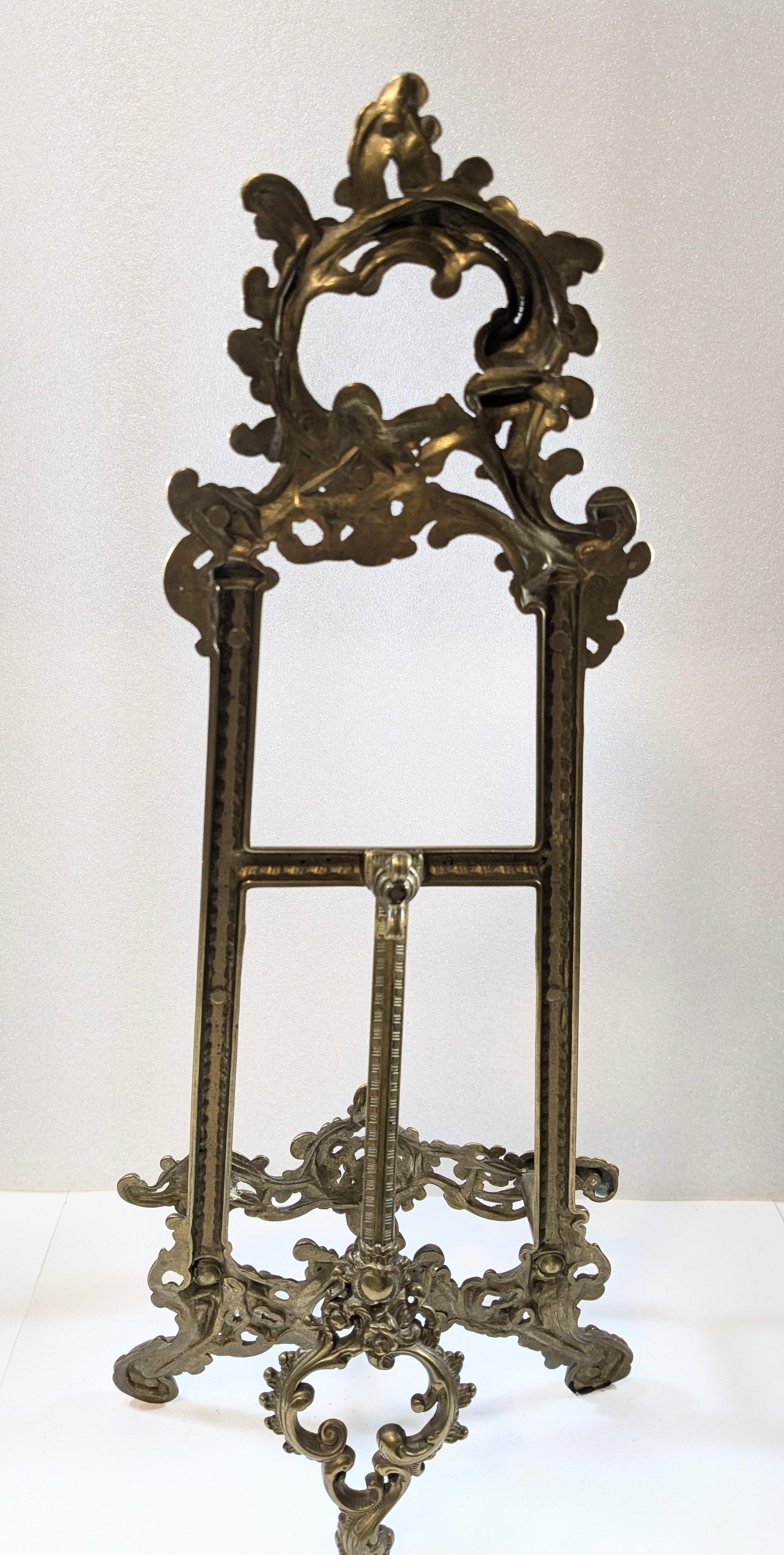 Louis XV Style Table Easel made of Embossed Bronze. In Good Condition For Sale In BILBAO, ES