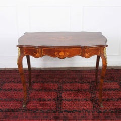 Table à thé / table d'appoint de style Louis XV de Paris