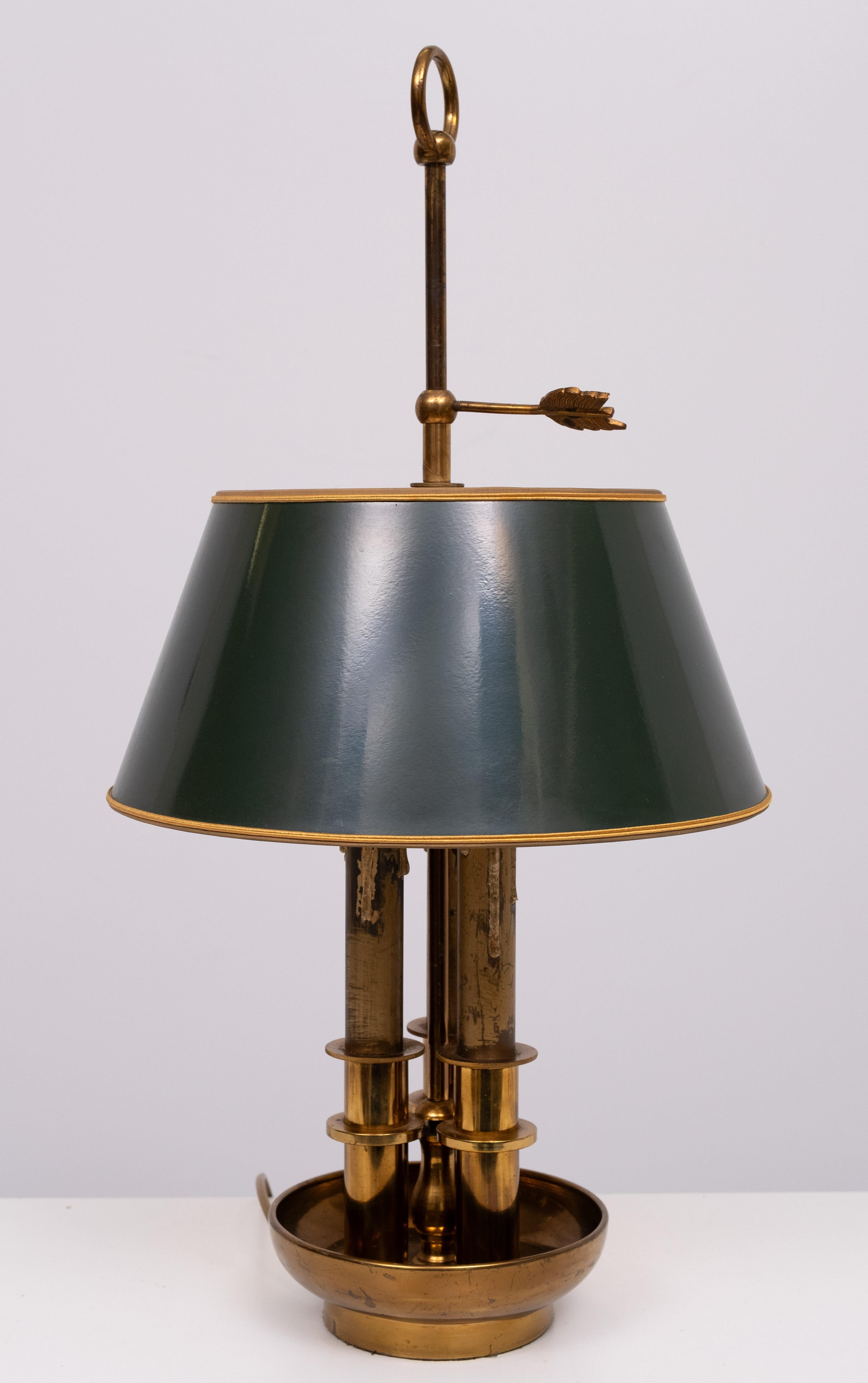 Lámpara Bouillotte de Tres Luces Estilo Luis XV  Francia Latón en venta