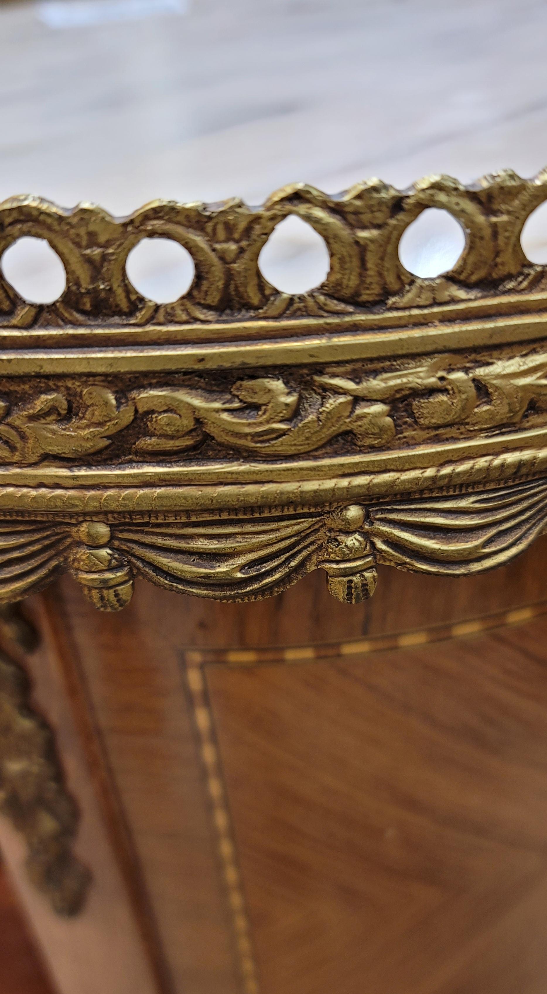 Louis XV Style Tiered Marquetry Marble Top Side Table w/ Bronze Ormolu Gallery In Good Condition For Sale In Germantown, MD