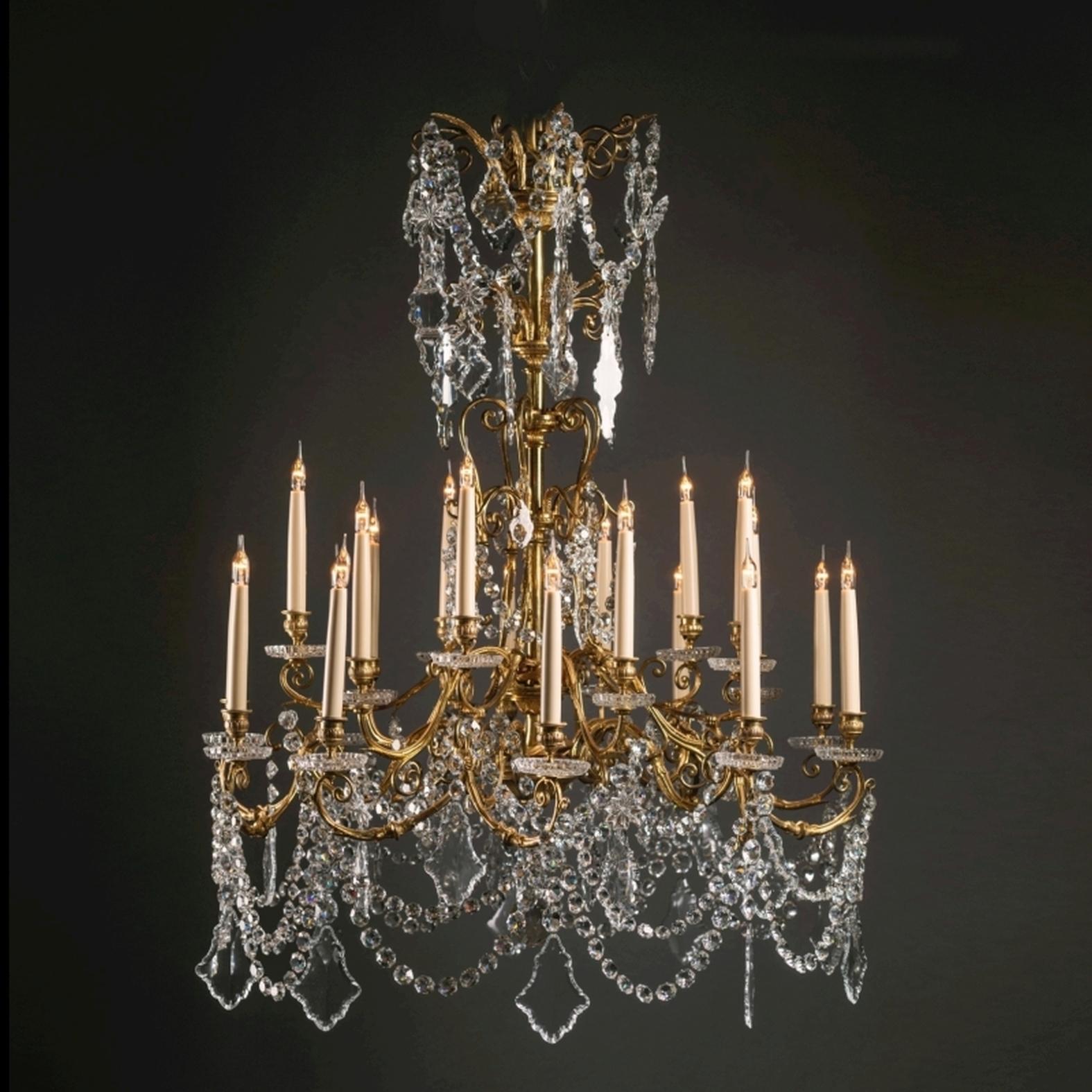 Lustre à vingt lumières en bronze doré et cristal taillé de style Louis XV par La Compagnie des Cristalleries de Baccarat,

Français, Circa 1890.