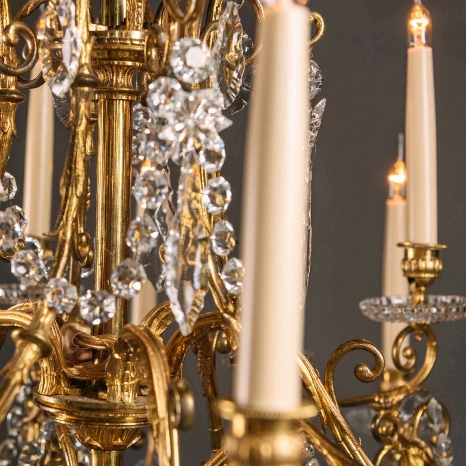 Français Lustre à vingt lumières de style Louis XV de Baccarat en vente